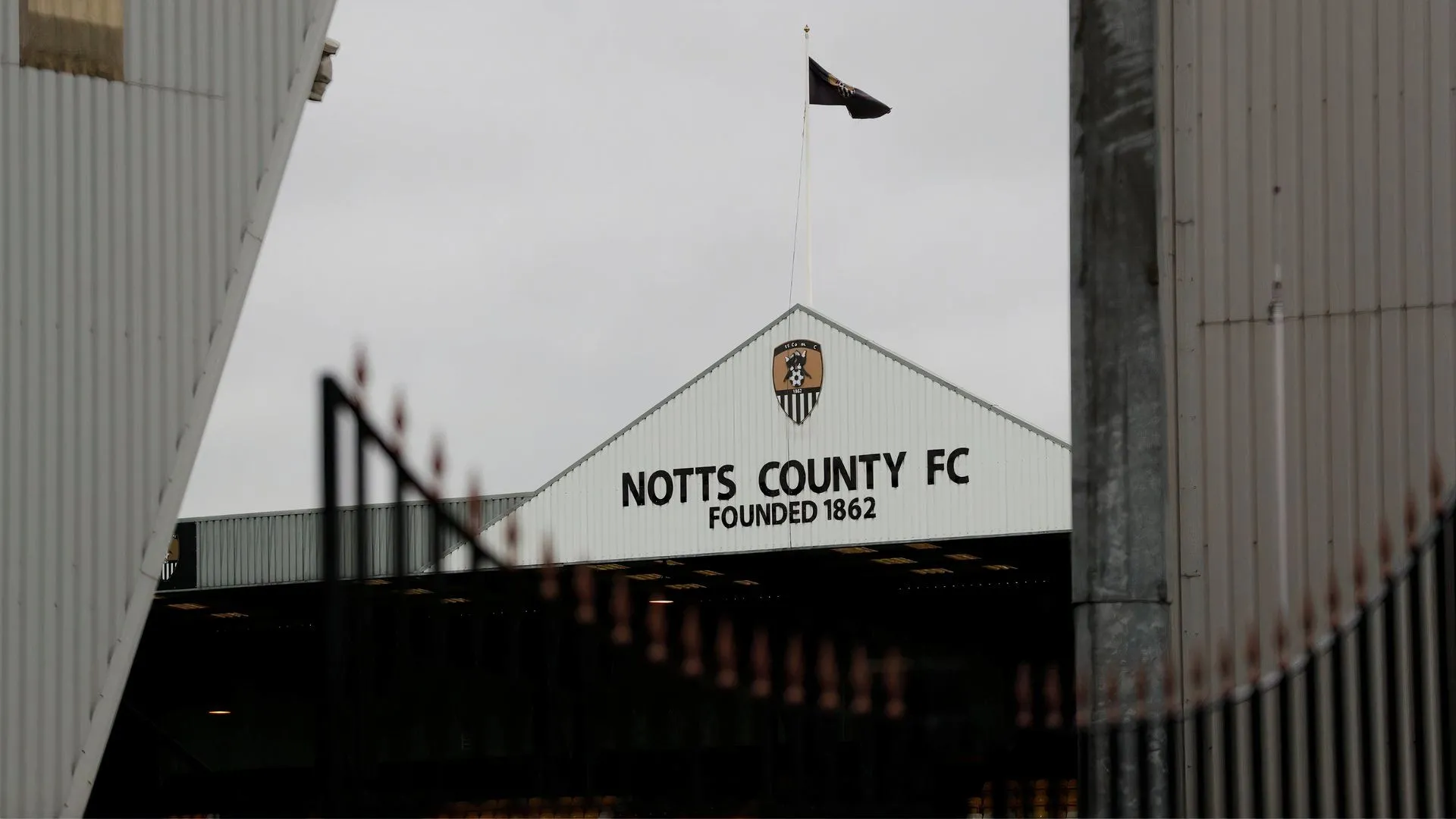 Sân vận động Meadow Lane của Notts County trong mùa giải 2015/16