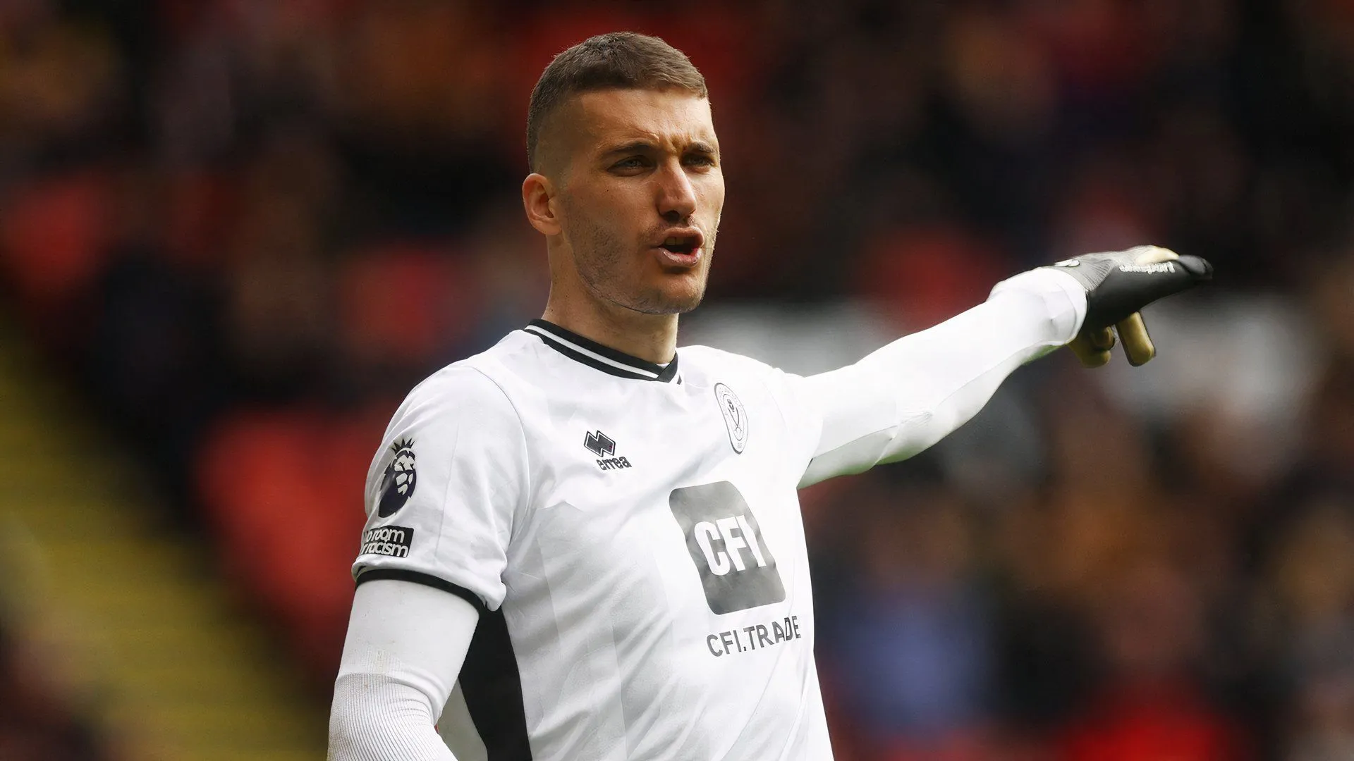 Thủ môn Ivo Grbic trong màu áo Sheffield United, người đang nỗ lực tìm lại chỗ đứng dưới triều đại HLV Ruben Selles.