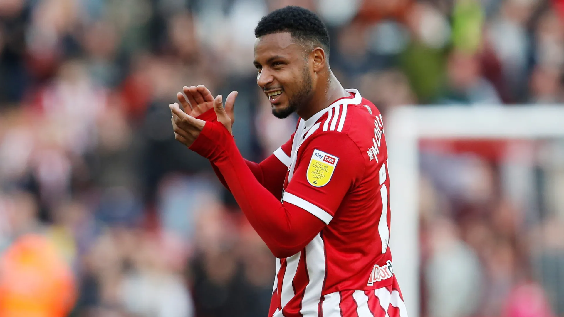 Tiền đạo Lys Mousset trong màu áo Sheffield United, bản hợp đồng kỷ lục gây nhiều tiếc nuối