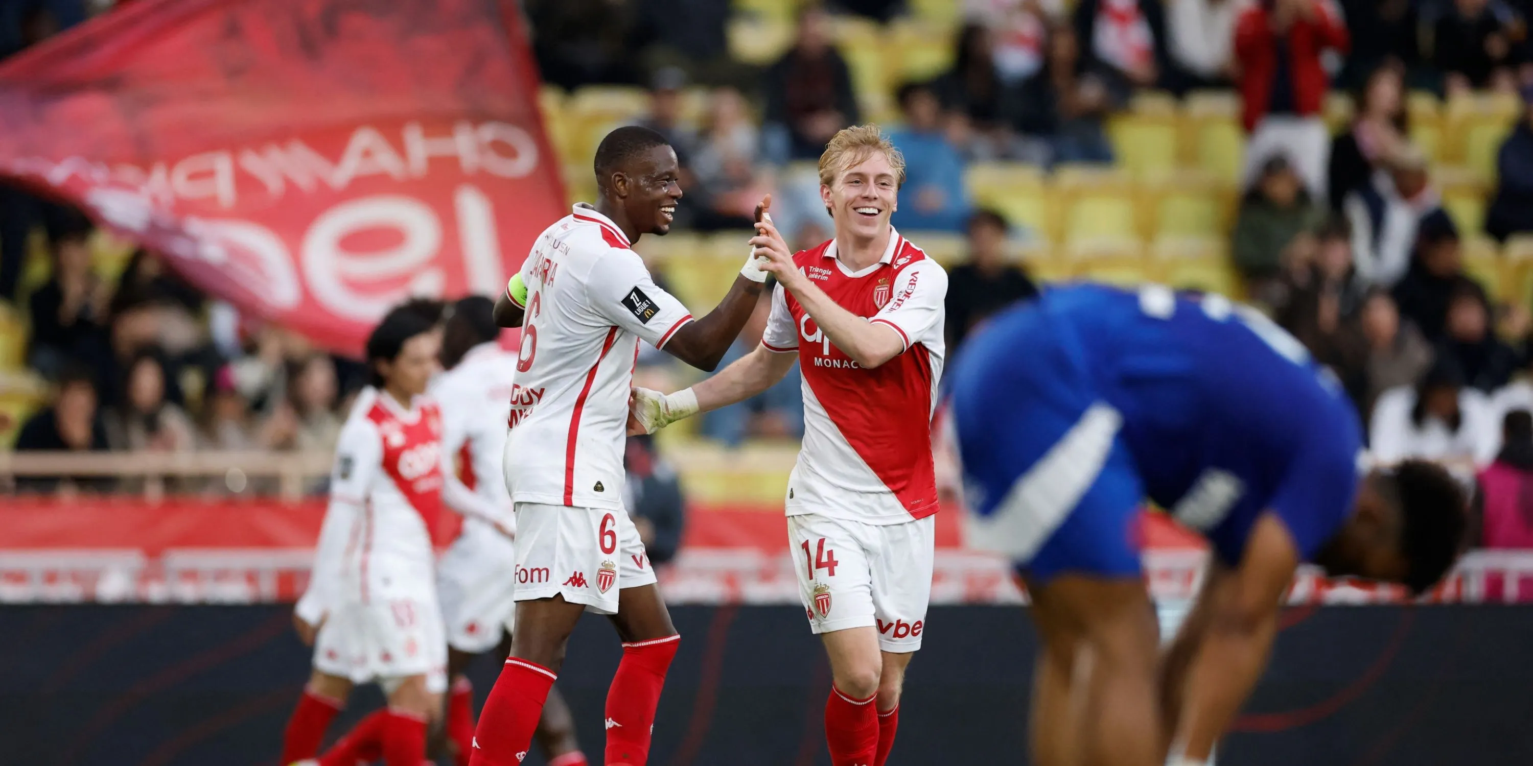 Tiền đạo trẻ Mika Biereth, viên ngọc sáng giá từ AS Monaco đang lọt vào tầm ngắm của Bầy Sói
