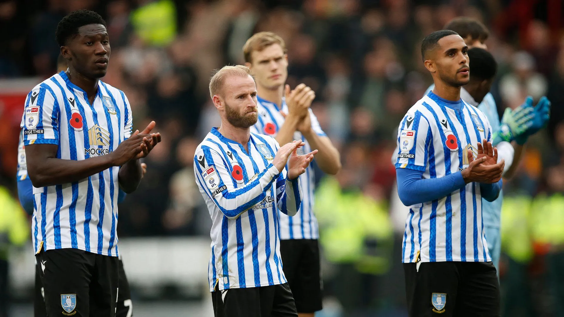 Tiền vệ Barry Bannan và hậu vệ Max Lowe, hai cầu thủ quan trọng của Sheffield Wednesday trên sân tập