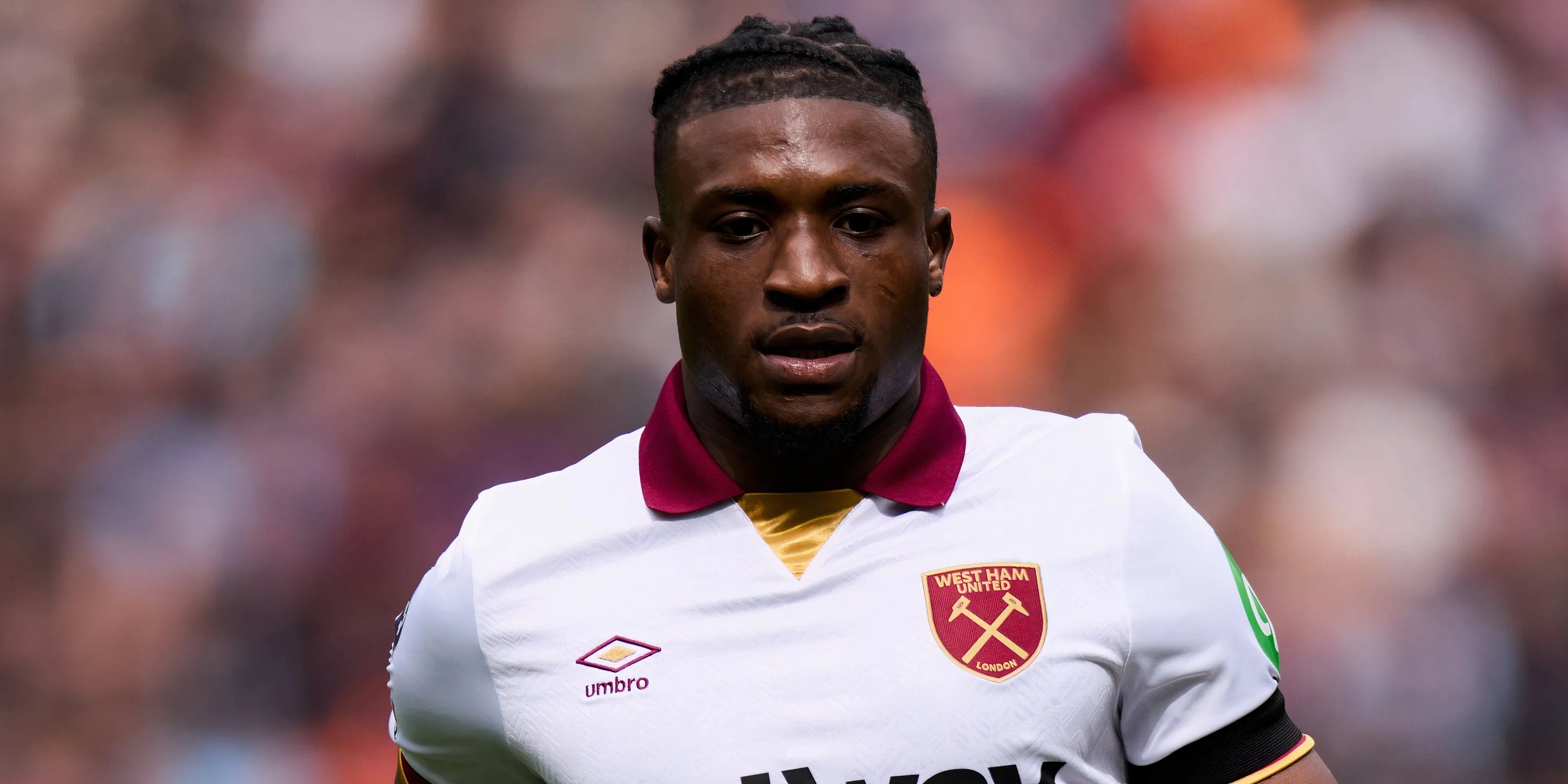 Tiền vệ Mohammed Kudus của West Ham trong một pha xử lý bóng