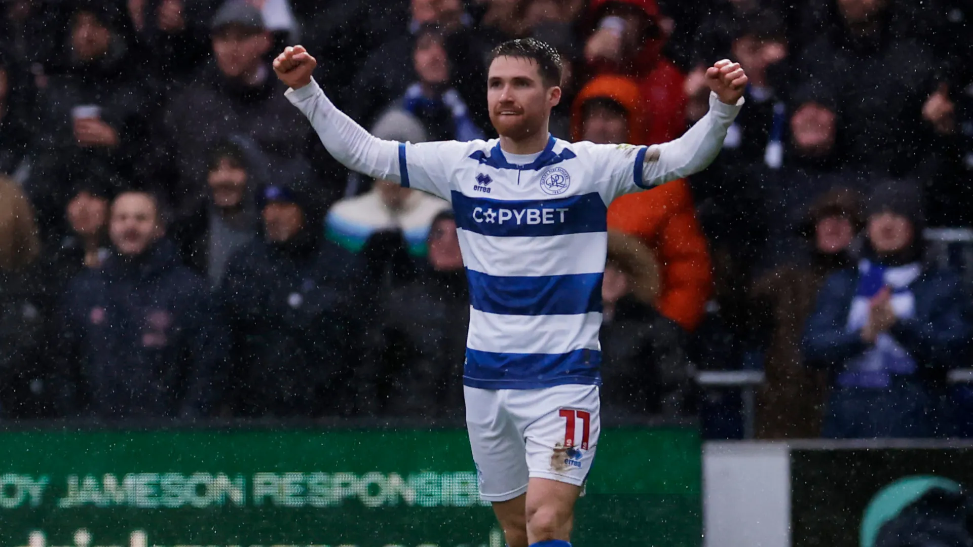 Tiền vệ Paul Smyth thi đấu cho QPR