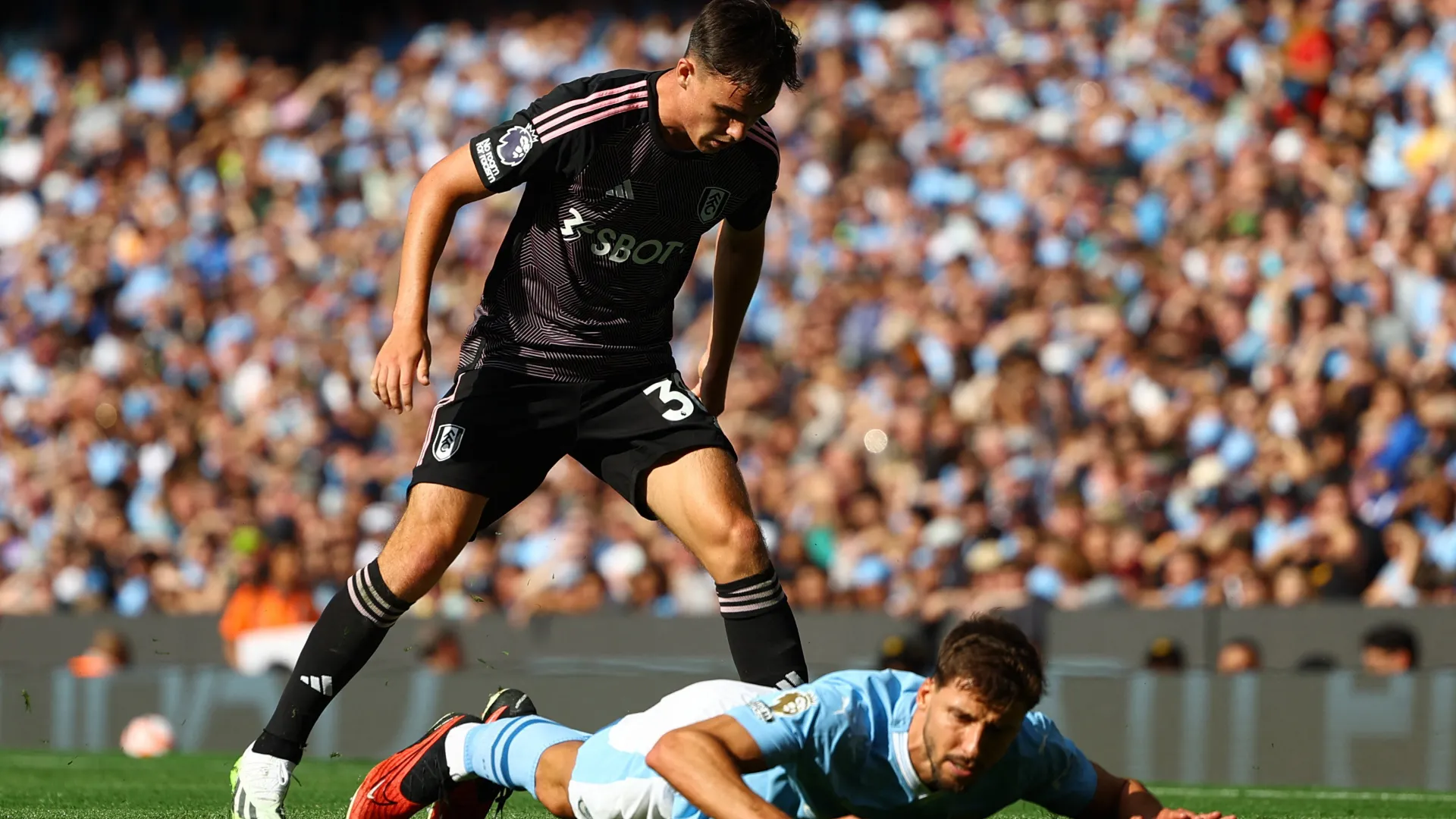 Tiền vệ trẻ Luke Harris của Fulham