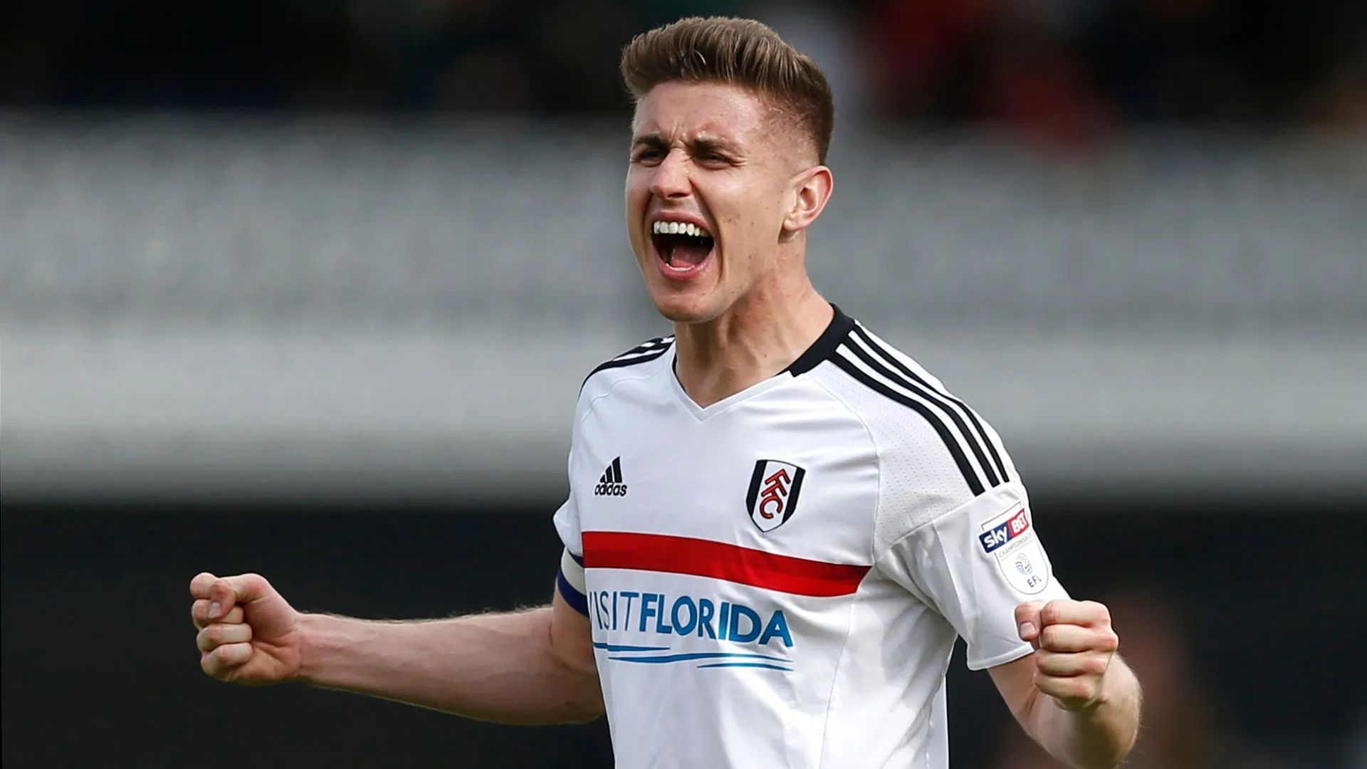 Tom Cairney, người đội trưởng tài hoa của Fulham, với nhãn quan chuyền bóng siêu việt.