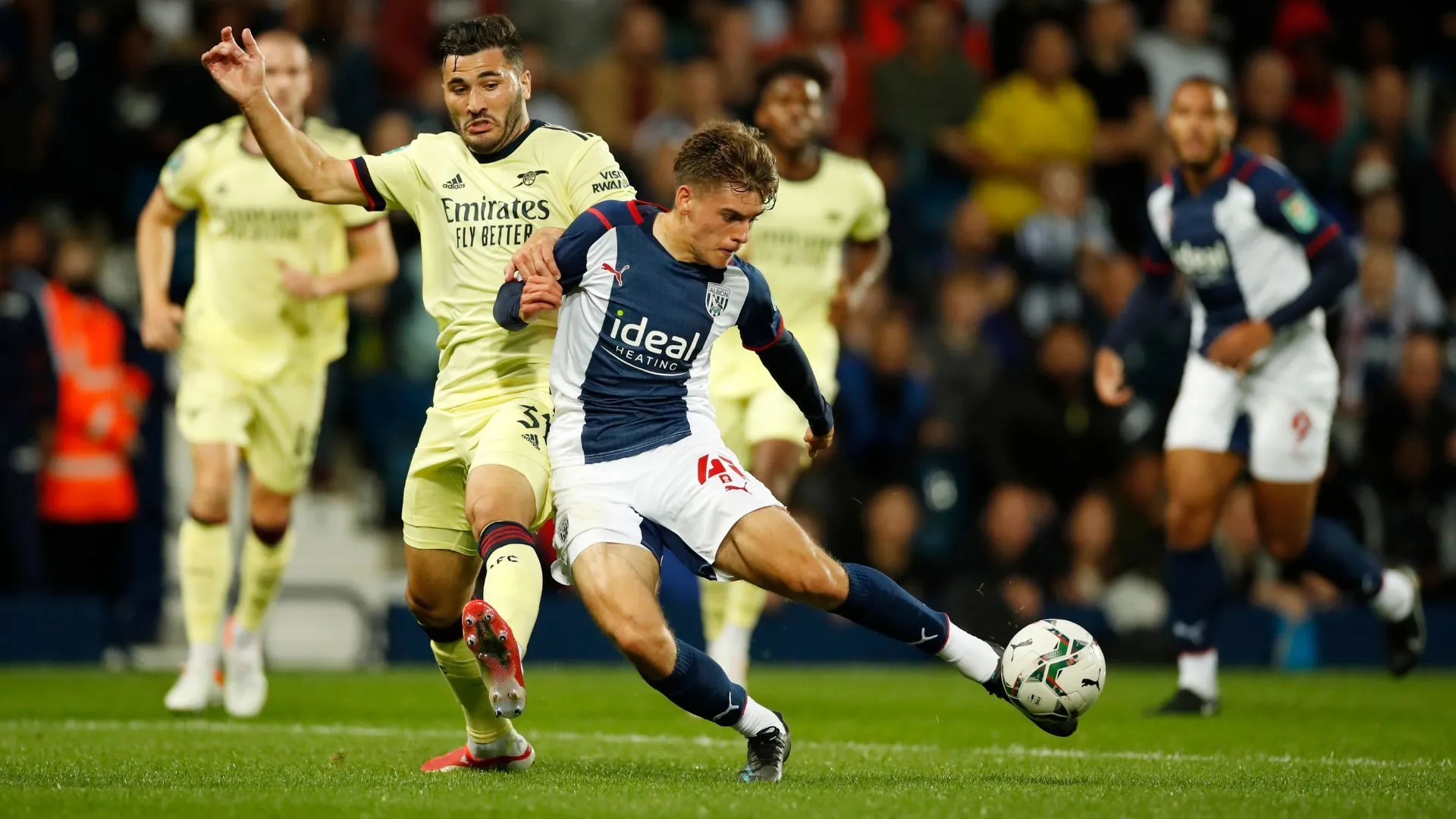 Tom Fellows trong màu áo West Brom, biểu tượng của hy vọng và tài năng trẻ Championship