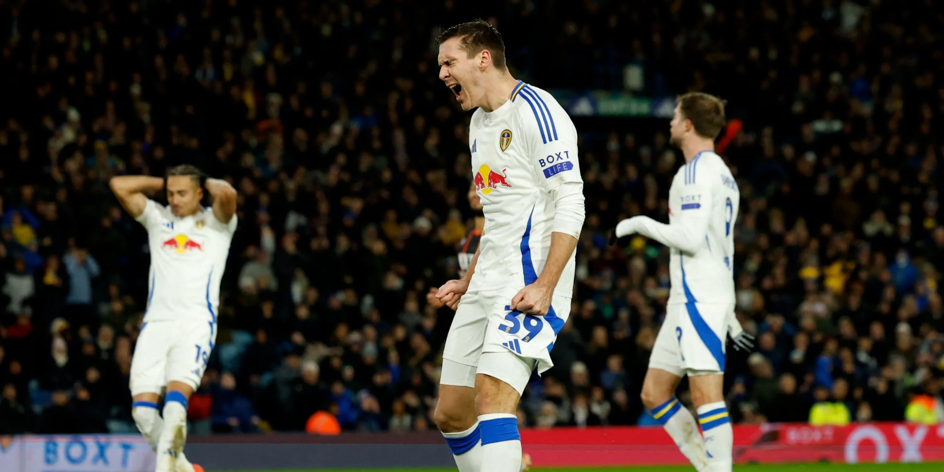 Trung vệ Max Wober rời Leeds United theo dạng cho mượn đến Werder Bremen