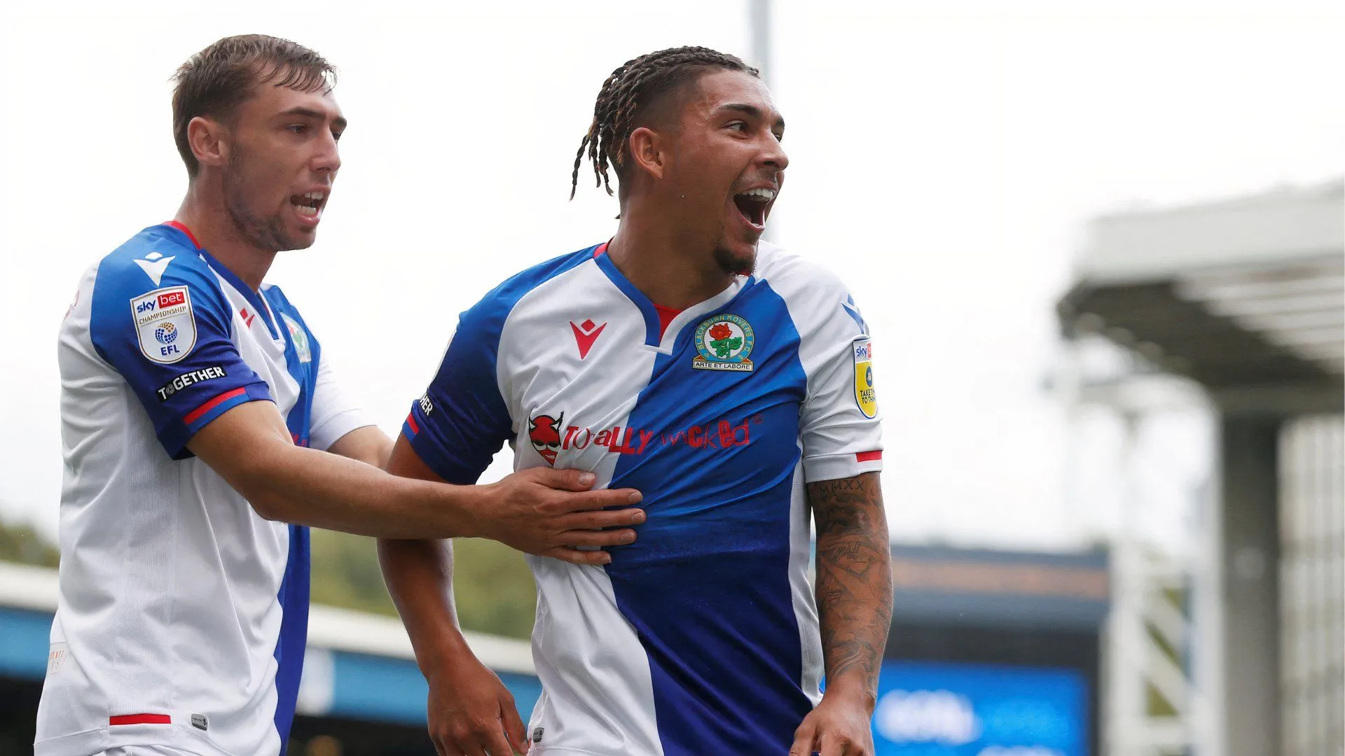 Tyrhys Dolan trong màu áo Blackburn Rovers, một tài năng trẻ đầy hứa hẹn