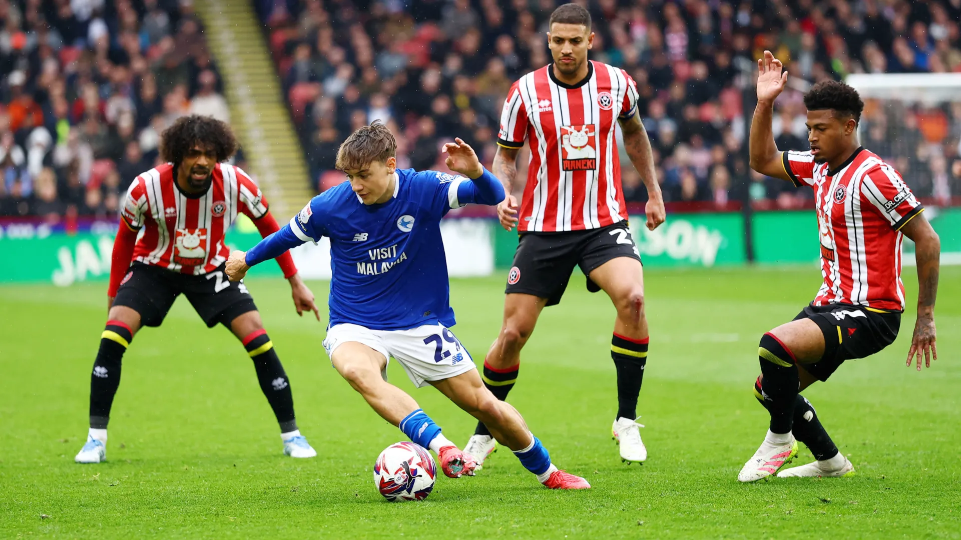 Will Alves cầu thủ trẻ của Leicester trong màu áo Cardiff City thi đấu tại Championship