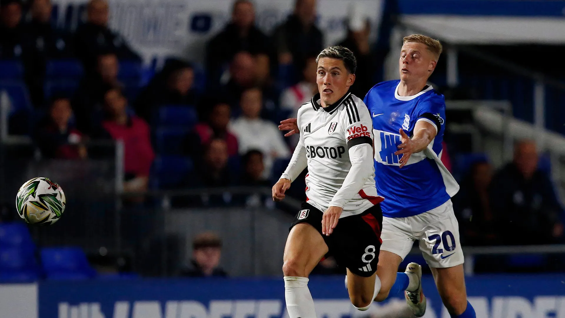 Alex Cochrane và Harry Wilson trong trận đấu Birmingham City vs Fulham