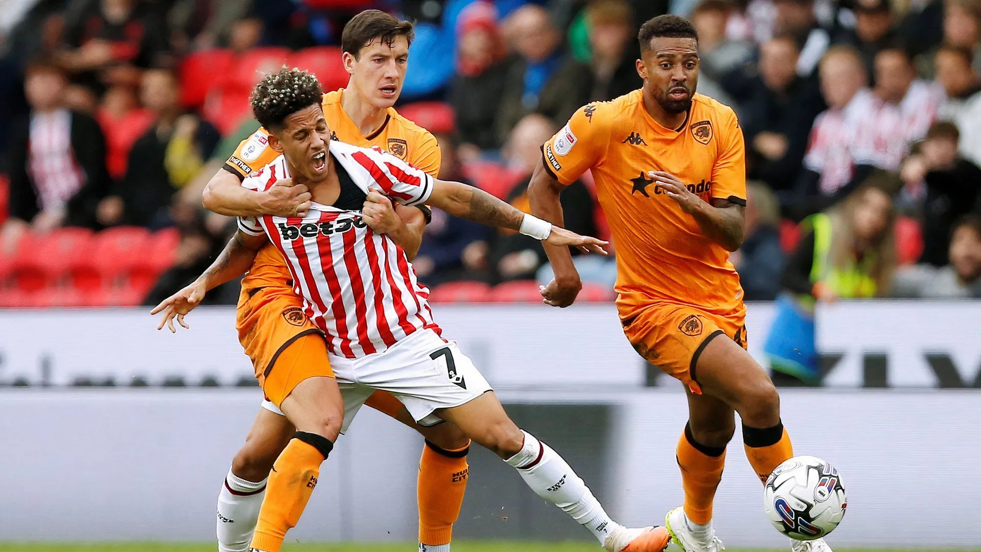 Andre Vidigal, tiền vệ cánh người Bồ Đào Nha của Stoke City, đối mặt với tương lai không chắc chắn tại CLB sau khi mất chỗ đứng trong đội hình chính.