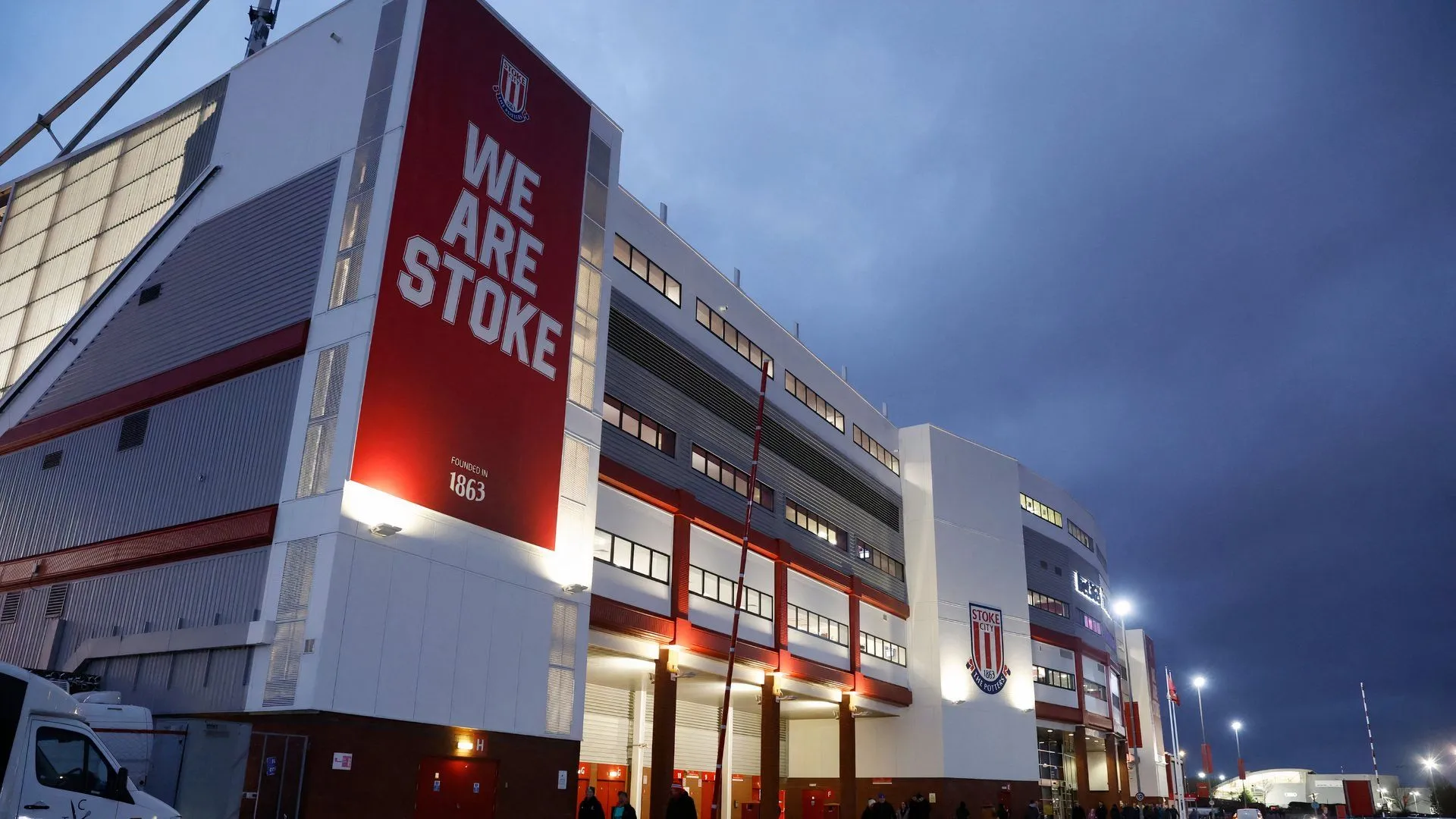 Góc nhìn tổng thể sân Bet365 của Stoke City, nơi phong cách 'cứng rắn' lên ngôi