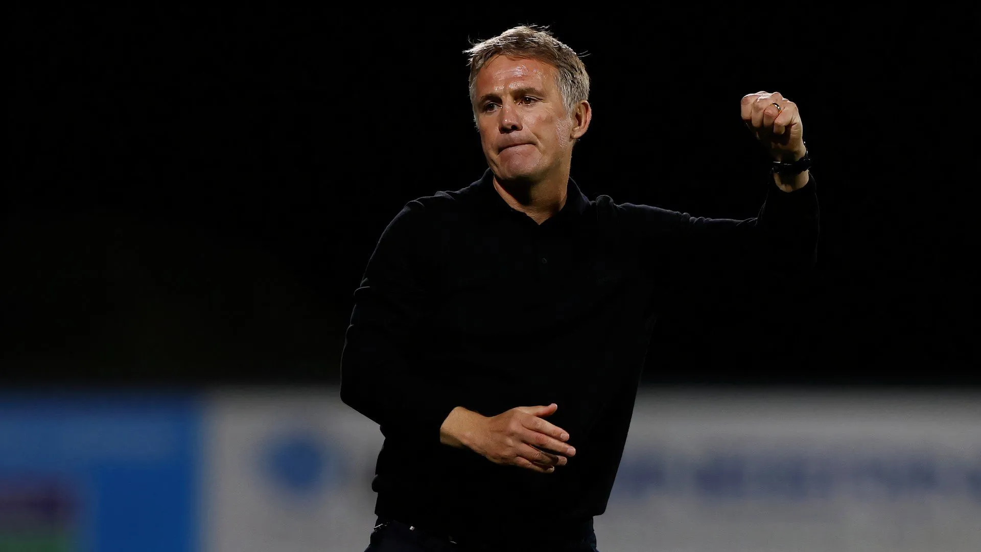 HLV Phil Parkinson ra dấu hiệu quyết tâm trước mùa giải Championship đầy thử thách cùng Wrexham