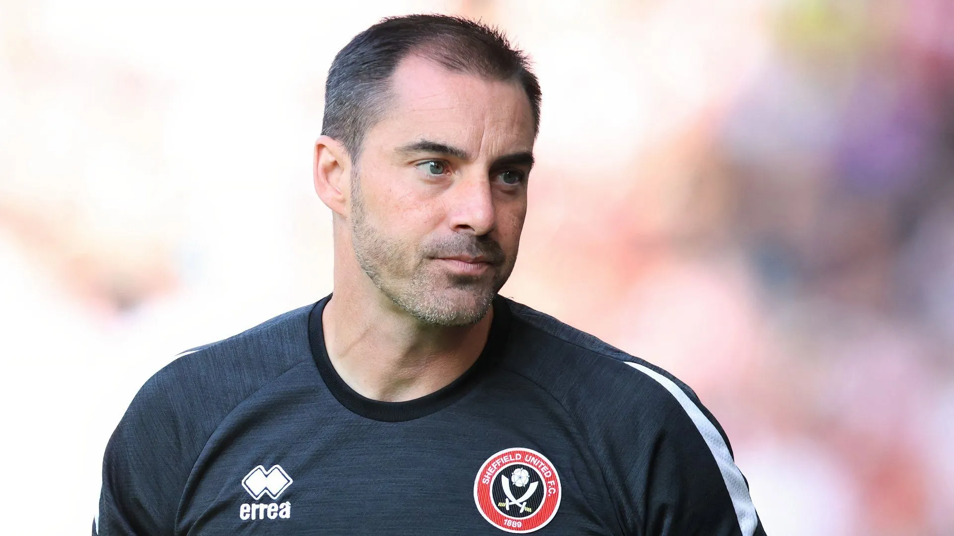 Huấn luyện viên tại Sheffield United đứng trước áp lực lớn từ các quyết định chuyển nhượng