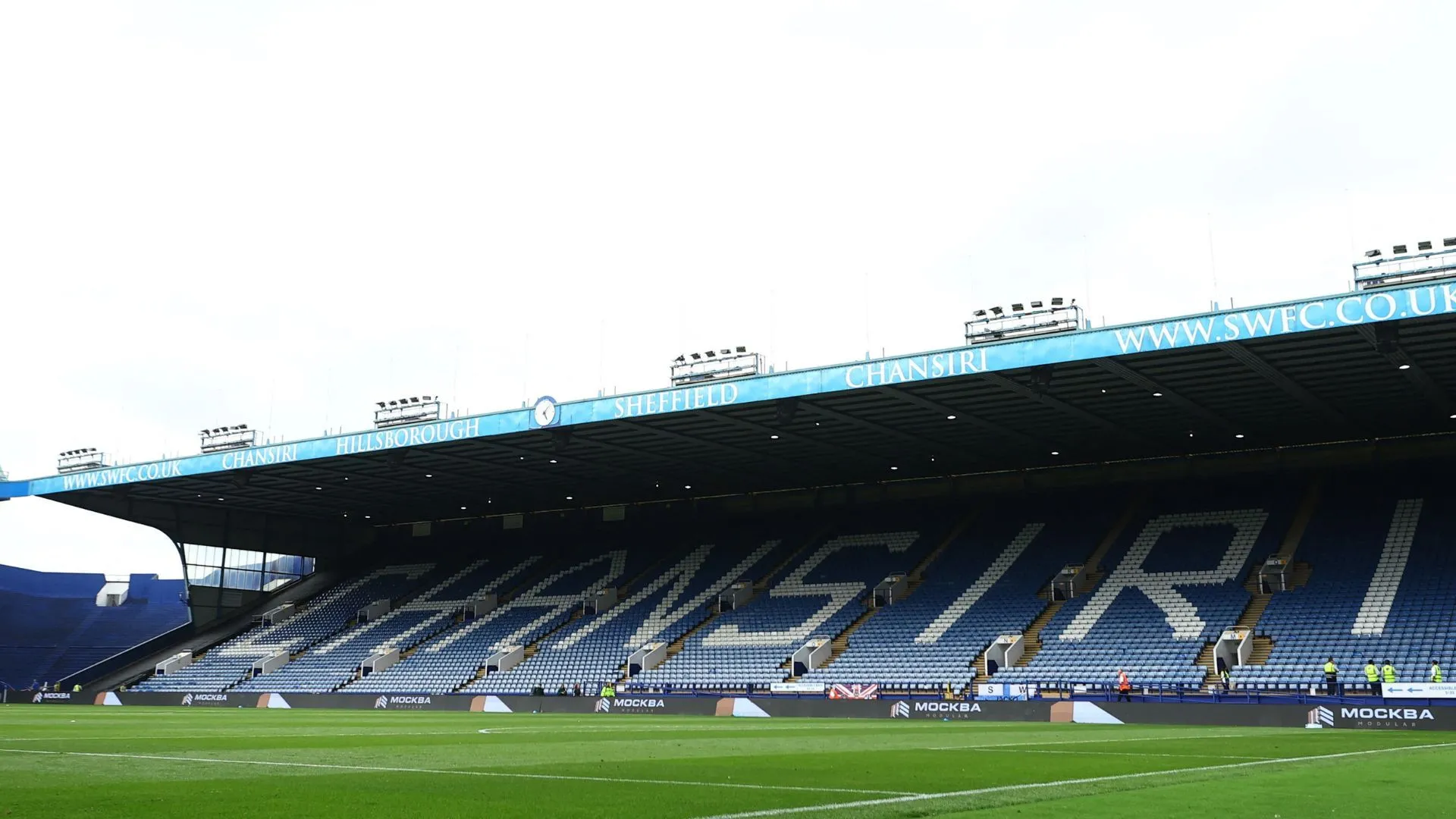 Khán đài North Stand sân Hillsborough của Sheffield Wednesday được mở cửa trở lại, mang lại chút niềm vui giữa bộn bề khó khăn cho câu lạc bộ.