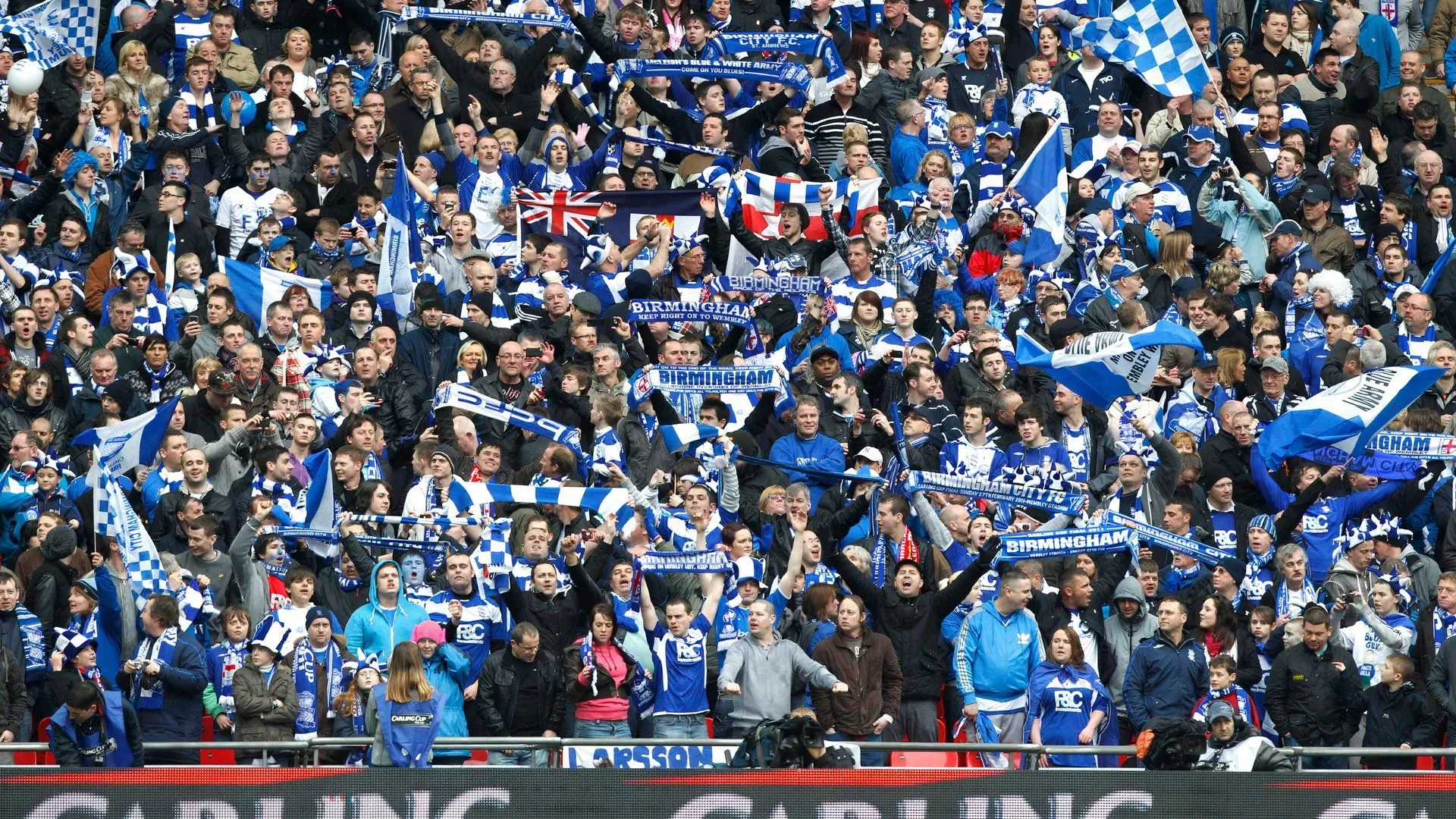 Người hâm mộ Birmingham City cuồng nhiệt tại Wembley, khao khát sân vận động mới