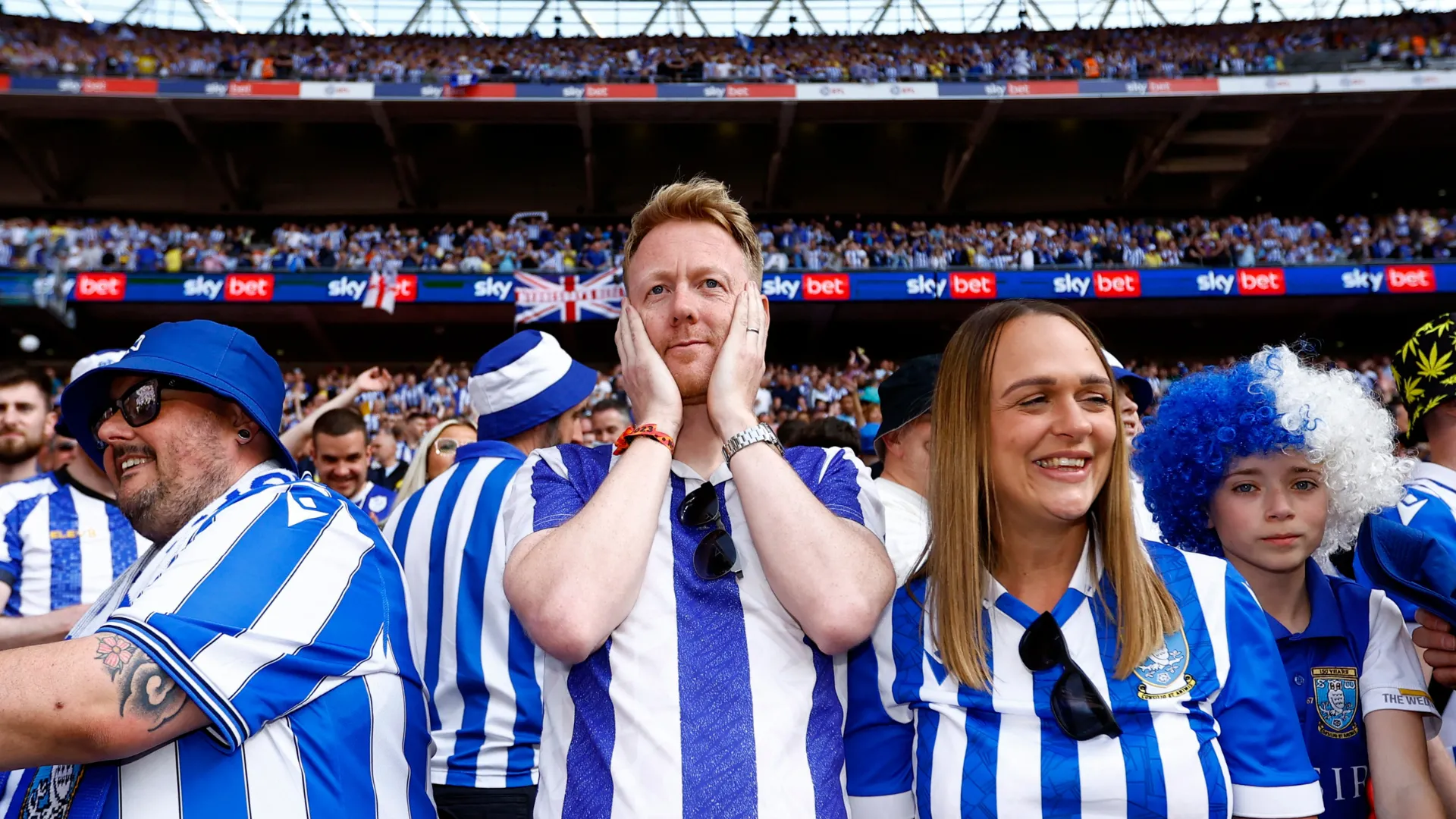 Người hâm mộ Sheffield Wednesday với ánh mắt đầy hy vọng trong bối cảnh khó khăn của đội bóng