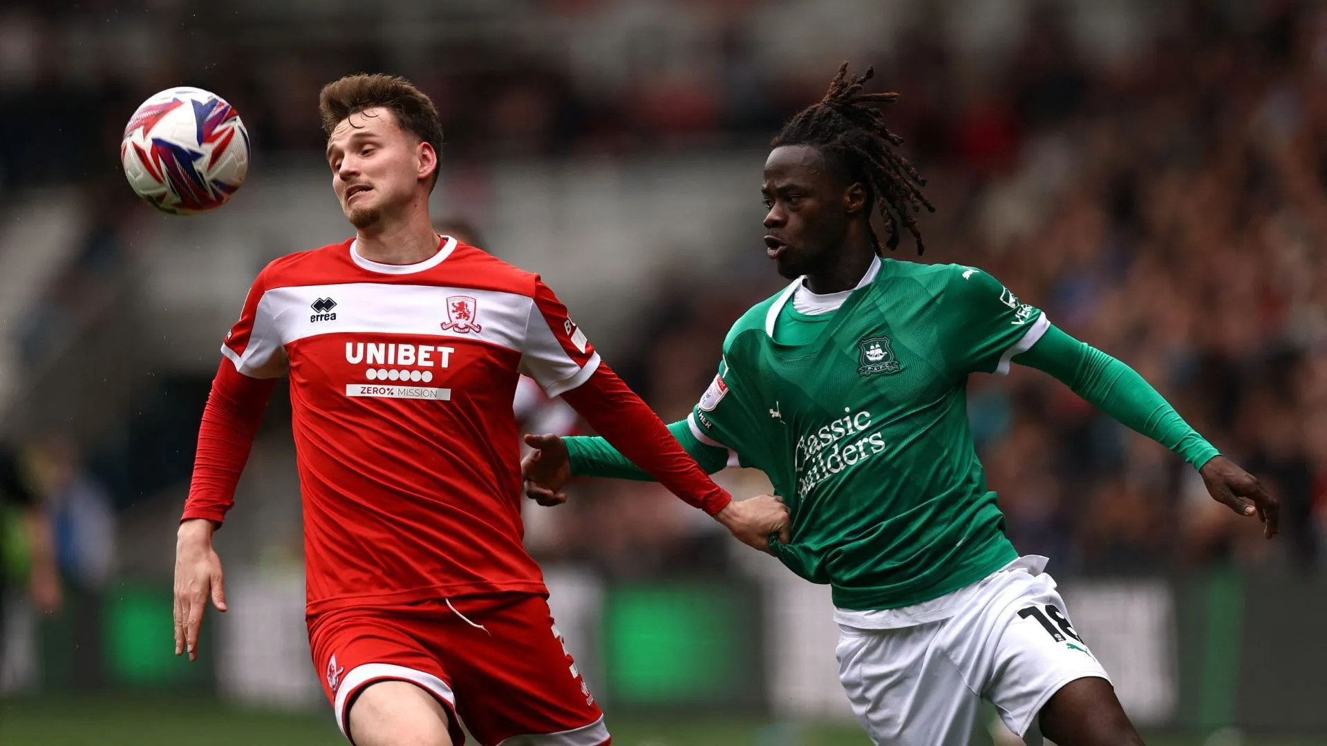 Rav van den Berg trong màu áo Middlesbrough, ngôi sao trẻ đang được nhiều CLB Premier League và châu Âu săn đón.