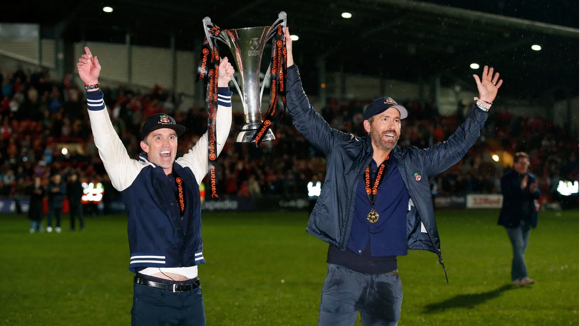 Ryan Reynolds và Rob McElhenney, những ông chủ Hollywood đầy tâm huyết của Wrexham