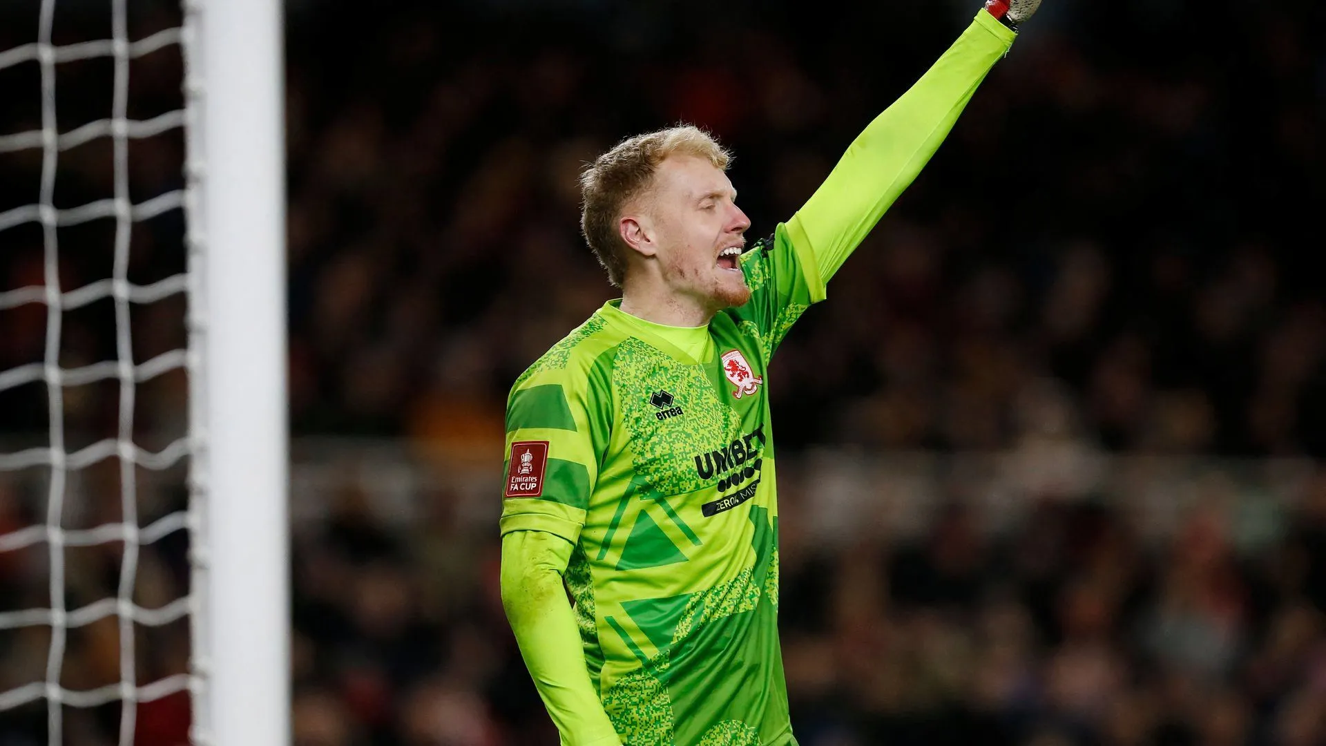 Thủ thành Thomas Glover của Middlesbrough trong một buổi tập, trước tin đồn chuyển nhượng và cuộc cạnh tranh vị trí khốc liệt.