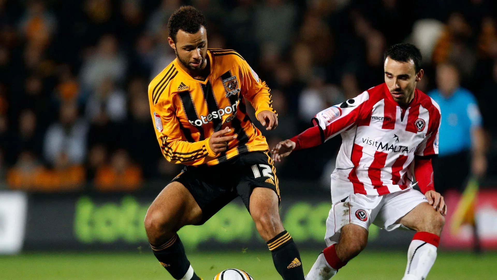 Tiền vệ Leon Britton trong màu áo Sheffield United, khoảnh khắc anh nhận ra sai lầm khi rời xa Swansea City