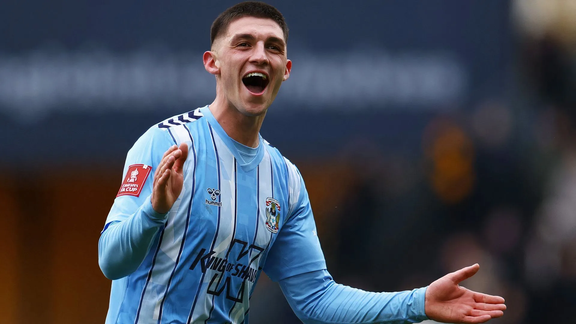Trung vệ Bobby Thomas trong màu áo Coventry City