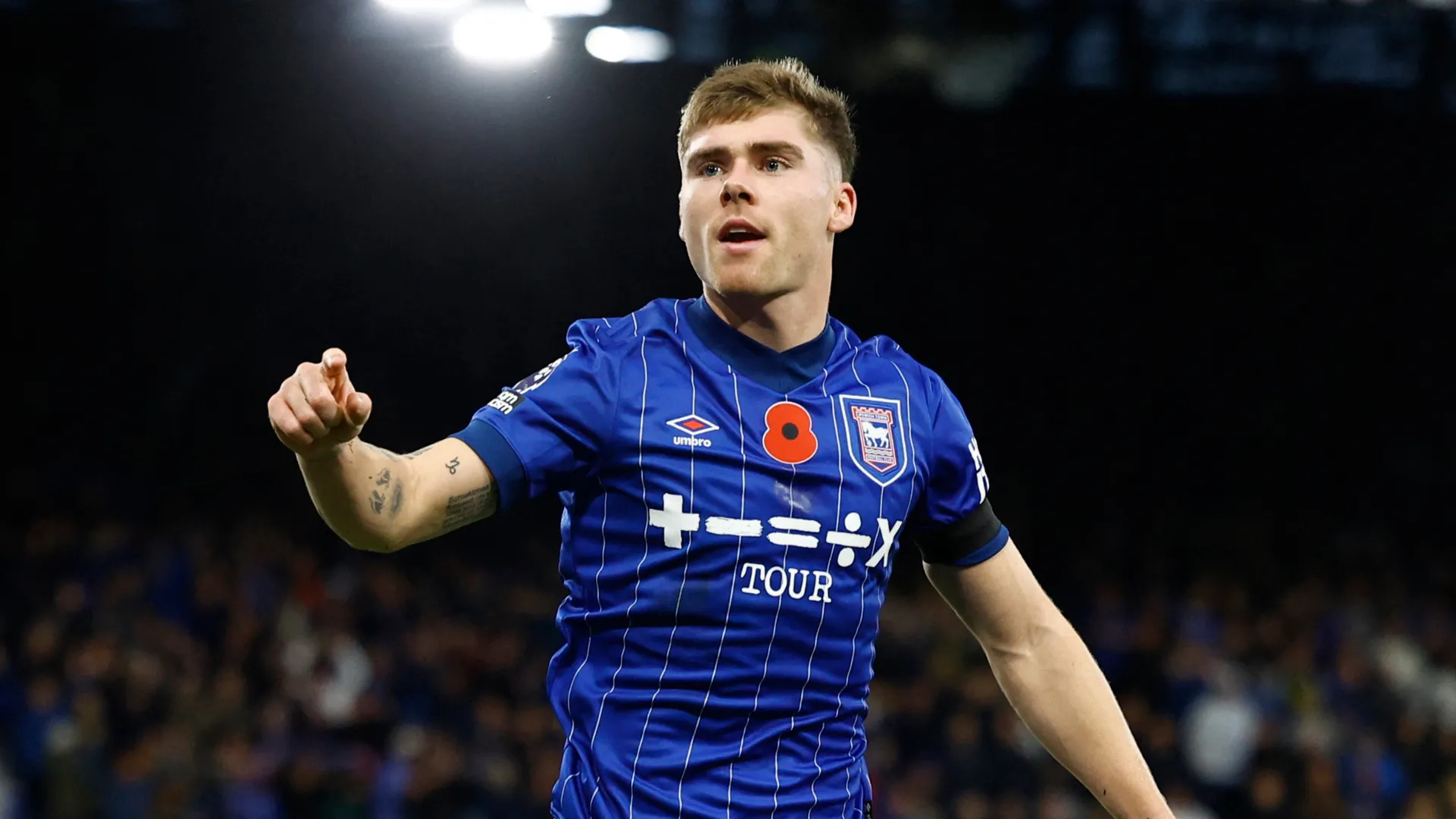 Leif Davis, trụ cột của Ipswich Town, trong bối cảnh đội bóng đang chật vật ở Championship