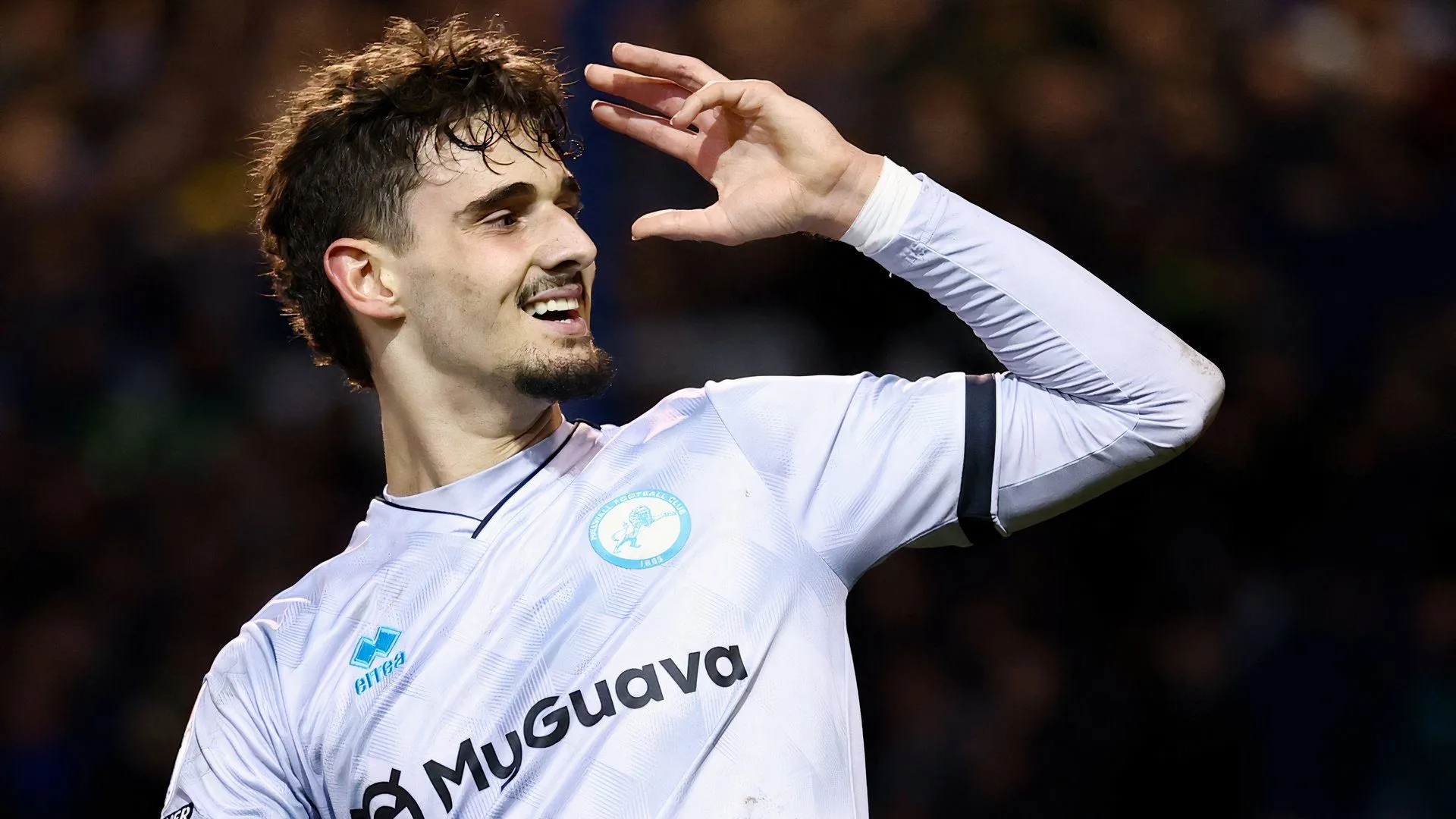 Tài năng trẻ Mihailo Ivanovic trong màu áo Millwall, một trong những cầu thủ tiềm năng có thể mang lại lợi nhuận lớn cho đội bóng