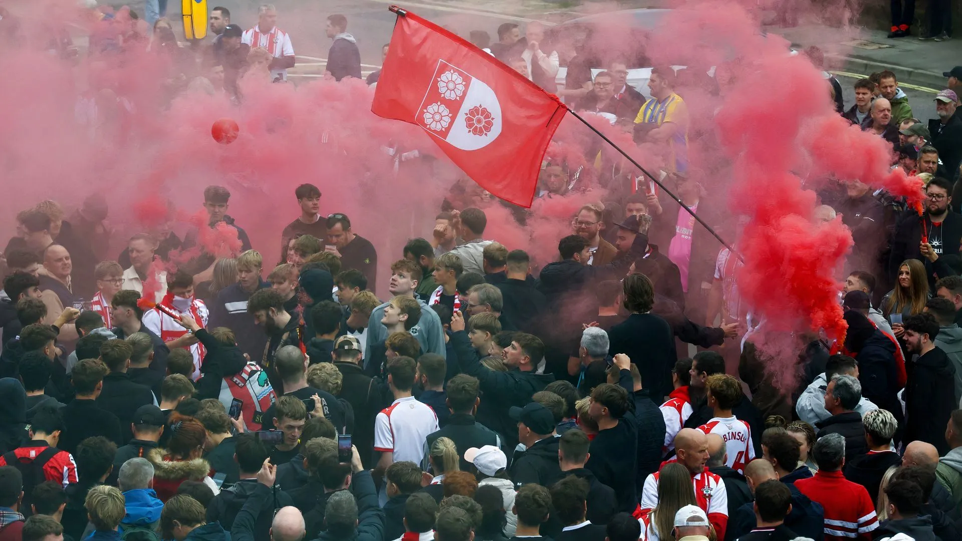 CĐV Southampton phản ứng trên mạng xã hội sau thất bại trước Blackburn