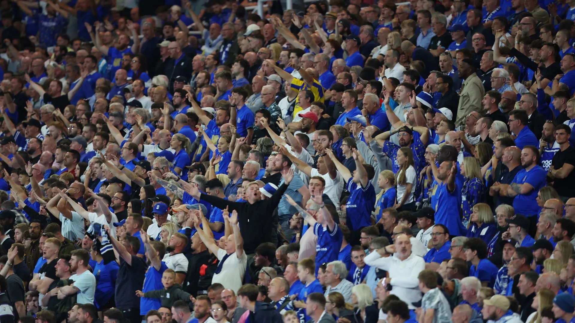 Cổ động viên Birmingham City ăn mừng và hình dung tương lai sân nhà 62.000 chỗ
