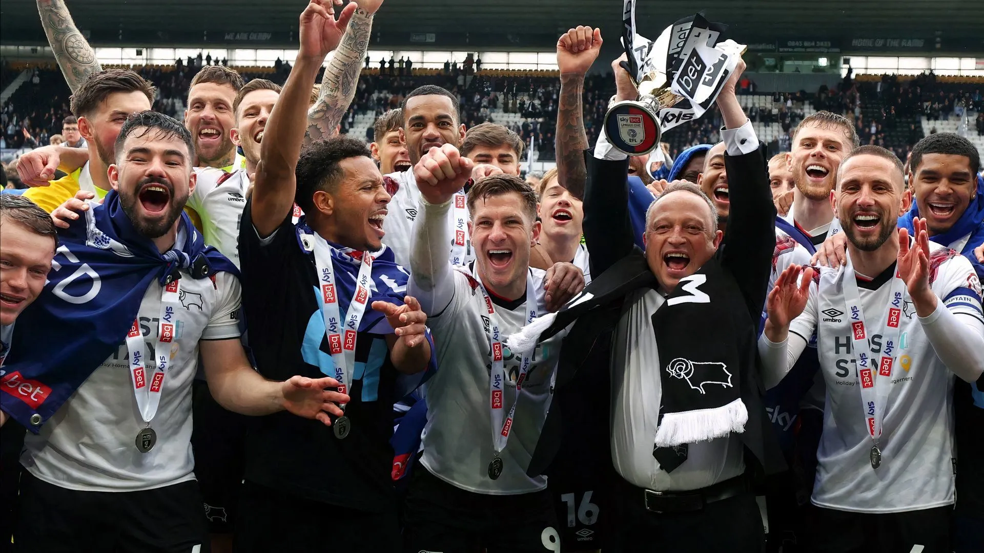David Clowes — chủ sở hữu đã cứu Derby County khỏi phá sản và đầu tư mạnh mẽ cho đội bóng