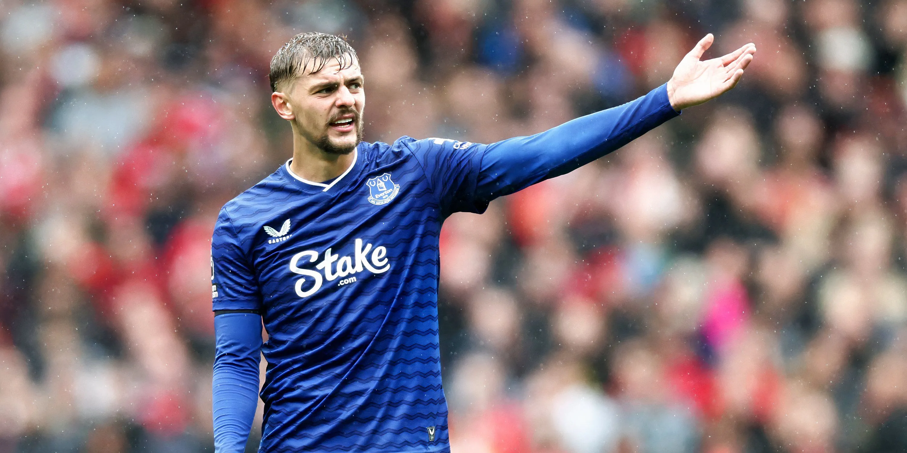 Dewsbury-Hall điều tiết và kết nối lối chơi cho Everton