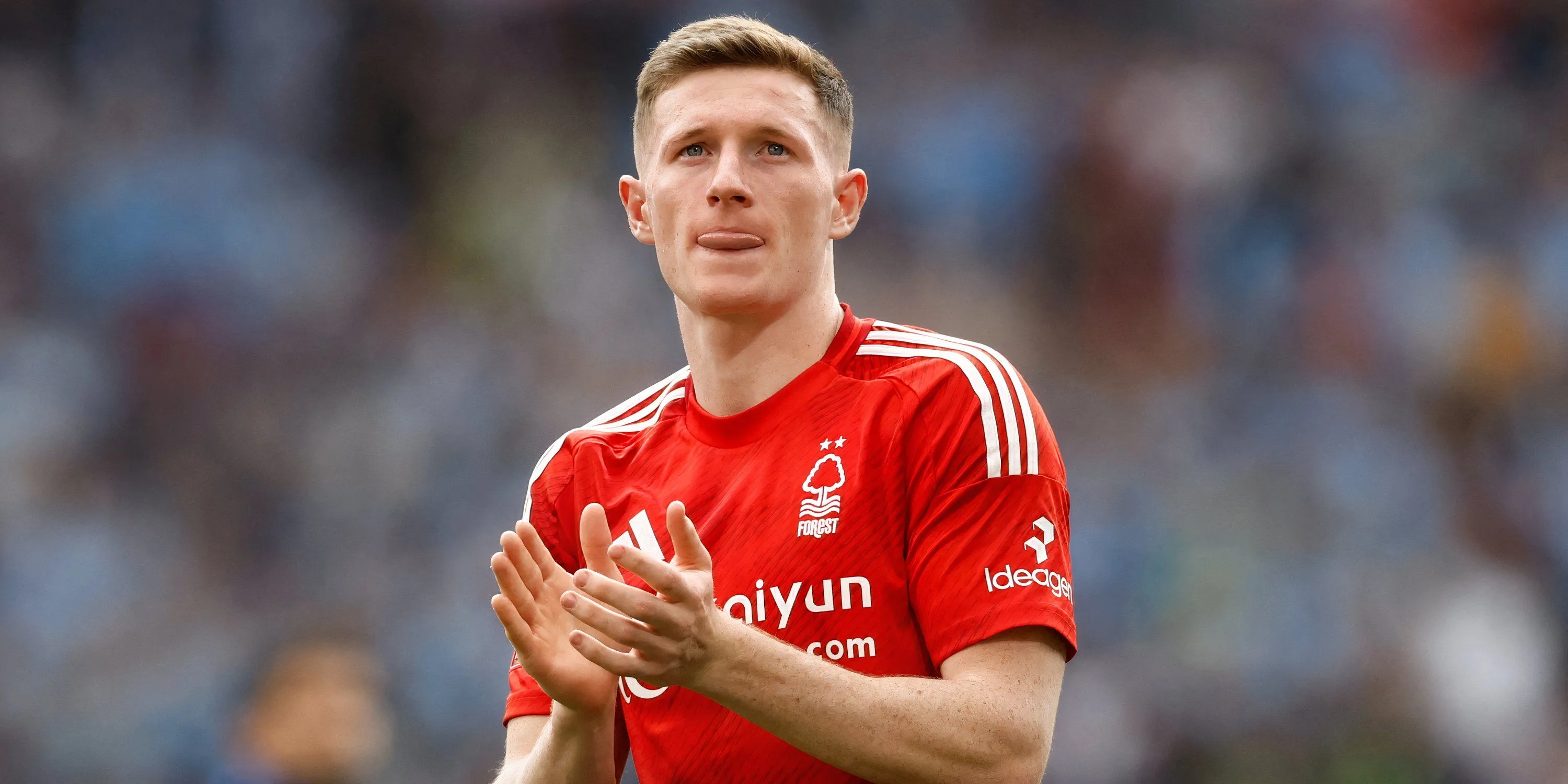 Elliot Anderson trong màu áo Nottingham Forest, tiền vệ trẻ tuyển Anh đang tỏa sáng