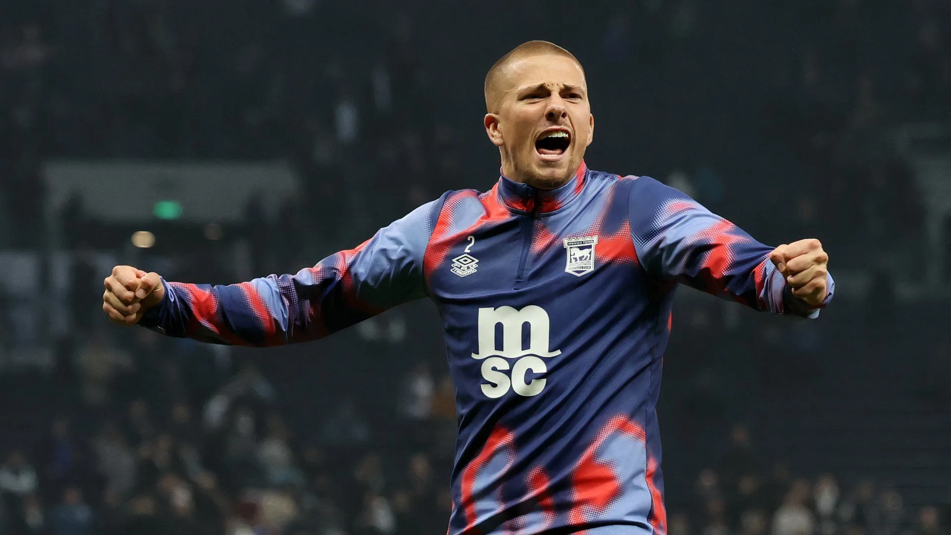 Harry Clarke trong màu áo Ipswich, hậu vệ trái từng ghi dấu ấn trong hành trình thăng hạng