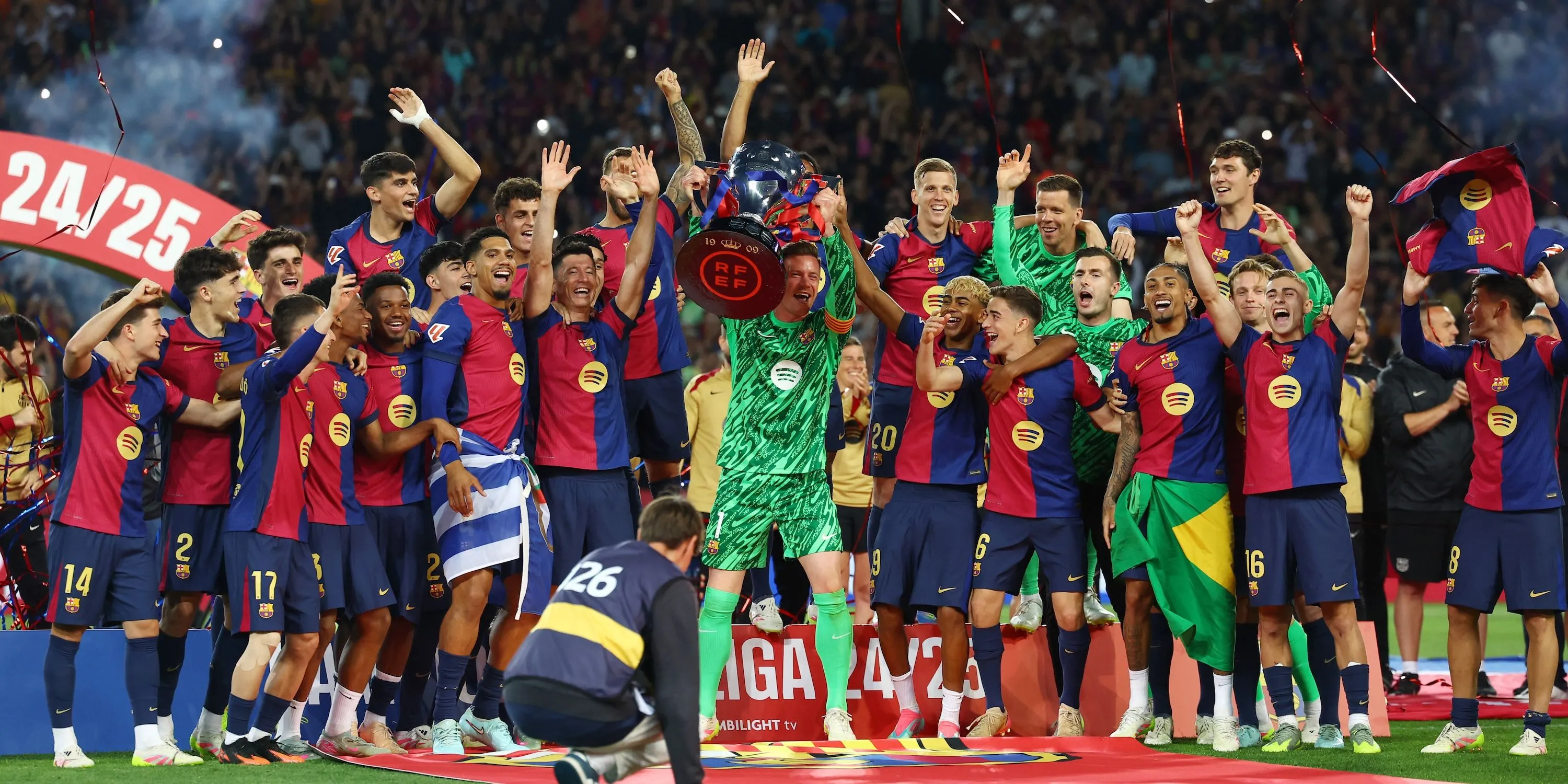 Marc-André ter Stegen nâng cúp cùng Barcelona, phương án mượn đáng cân nhắc cho Chelsea