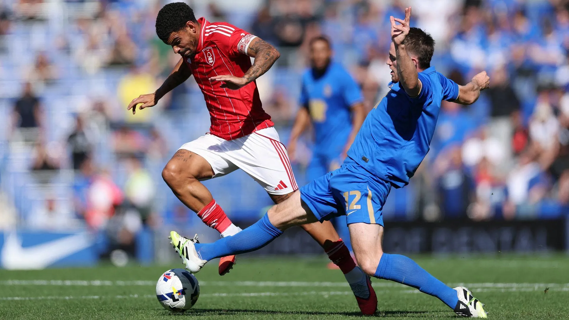 Marc Leonard trong màu áo Birmingham City chạm trán Nottingham Forest, tiền vệ trẻ đầy tiềm năng trong hệ thống đội bóng