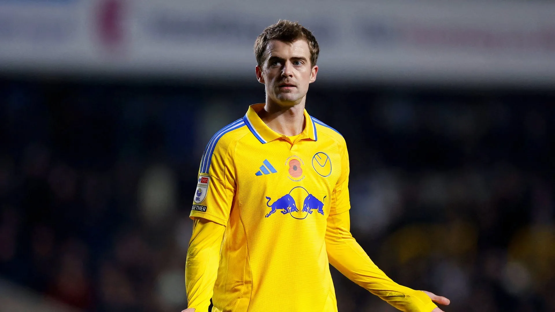 Patrick Bamford ăn mừng bàn thắng, hình ảnh của trung phong có khả năng săn bàn nhạy bén