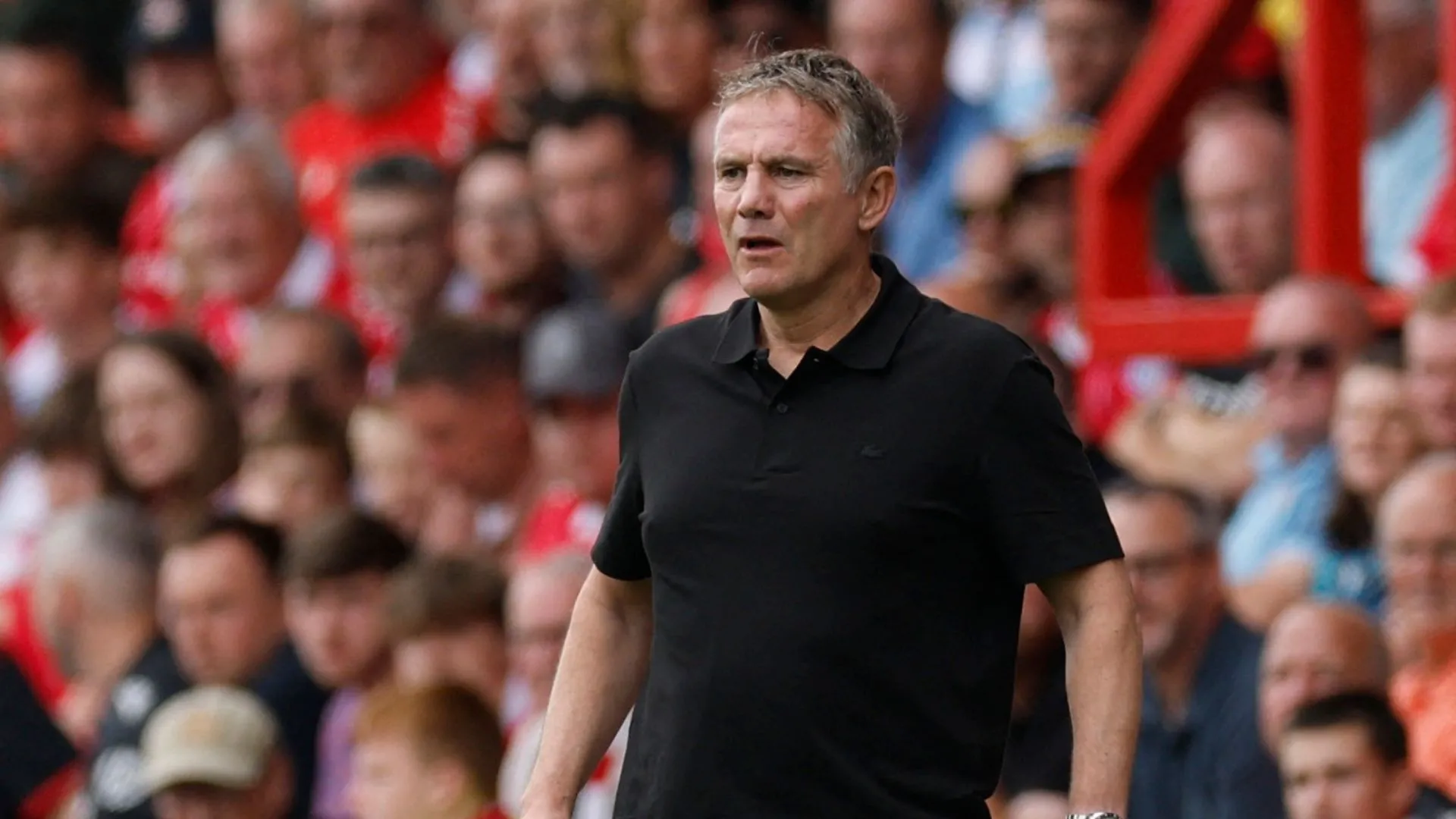 Phil Parkinson dẫn dắt Wrexham, Windass là bổ sung quan trọng cho mục tiêu trụ hạng