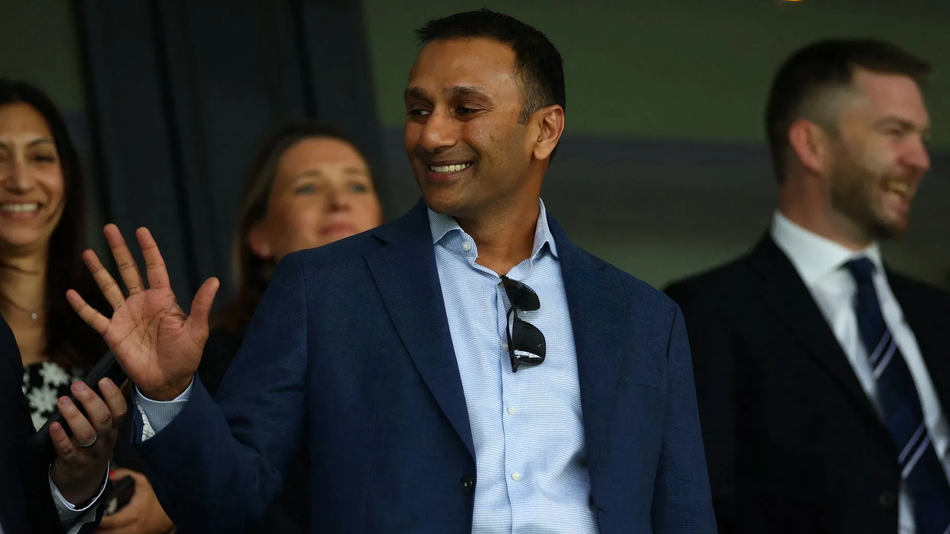 Shilen Patel chăm chú theo dõi West Brom tại trận play-off Championship — biểu tượng của sự canh giữ tương lai CLB