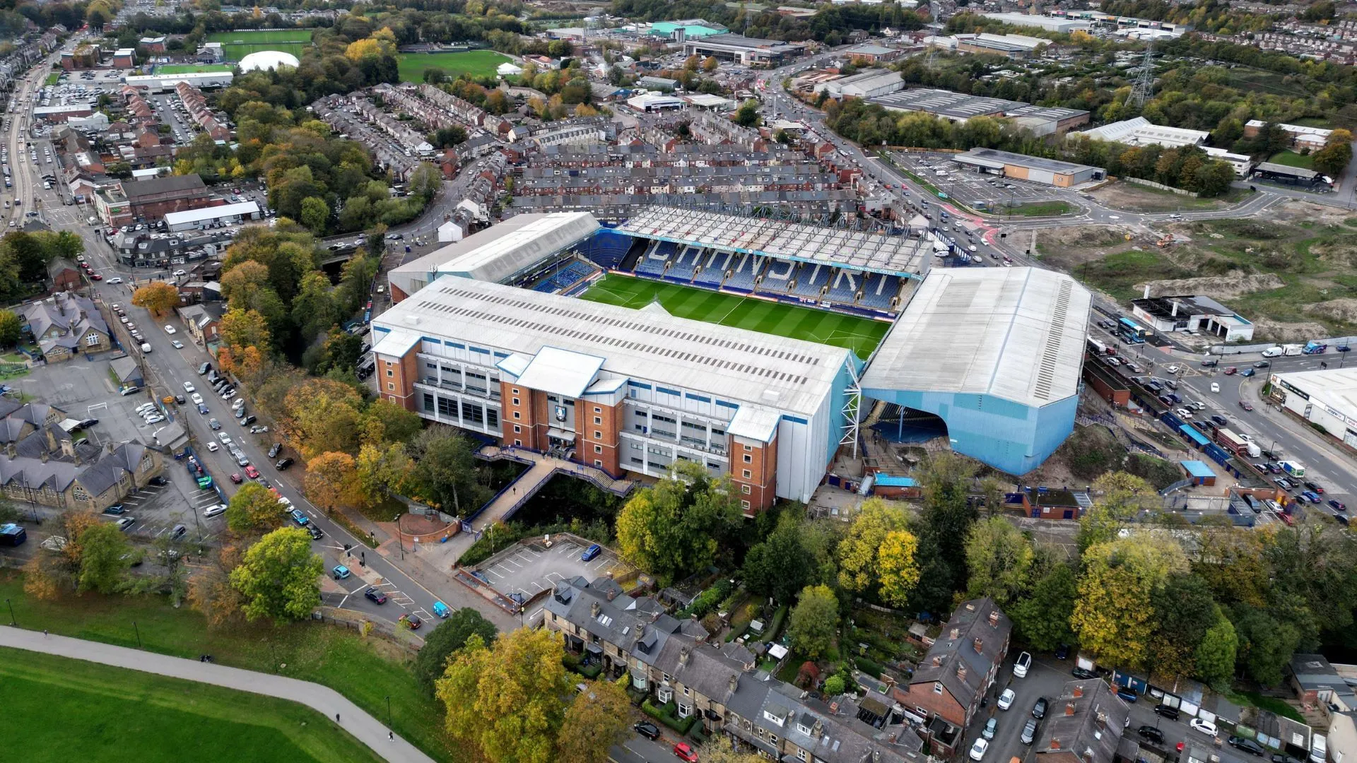 Toàn cảnh Hillsborough — sân nhà Sheffield Wednesday, cần cải tạo lớn để đạt tiêu chuẩn hiện đại