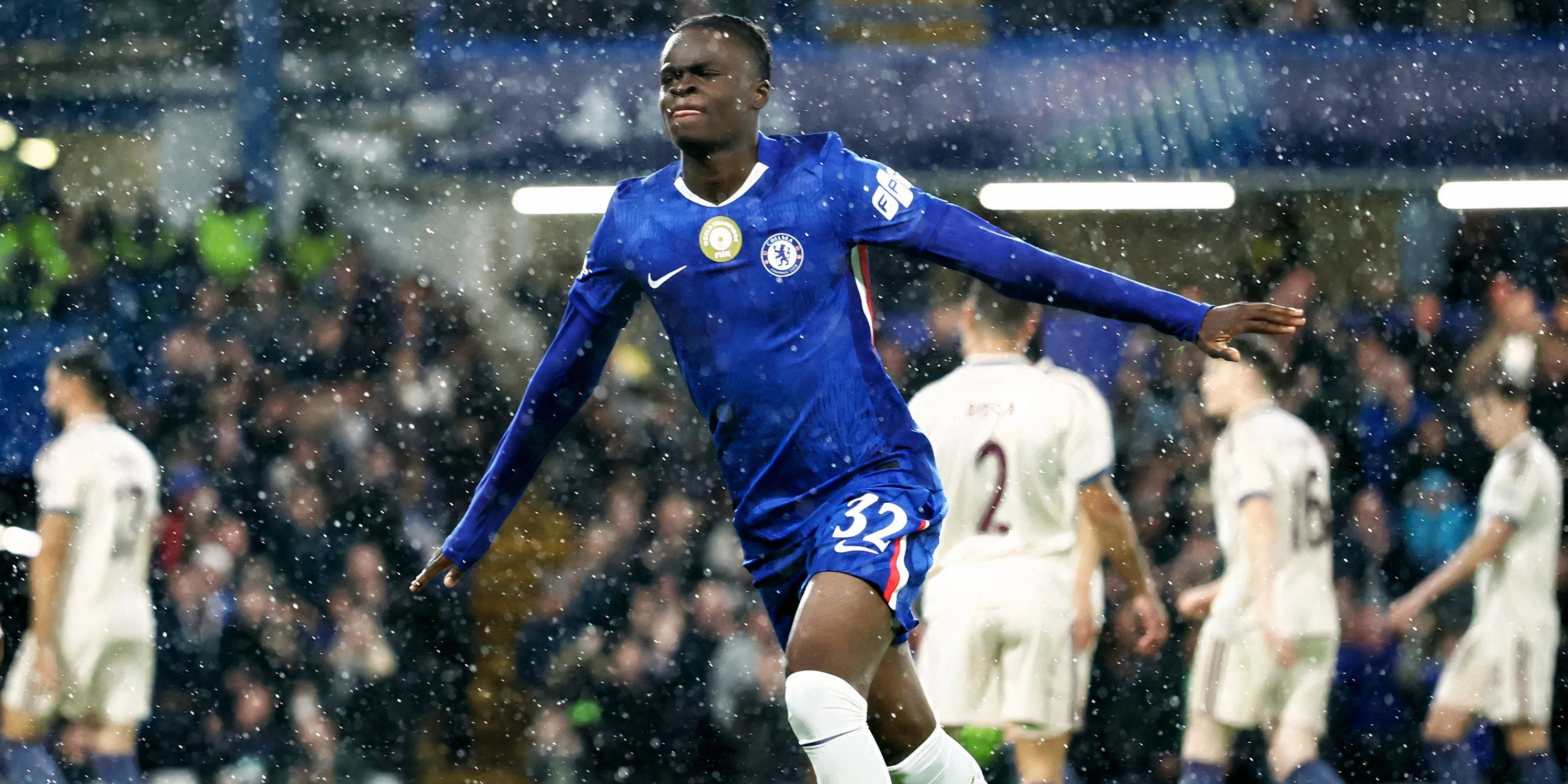 Tyrique George ăn mừng bàn thắng đầu tiên tại Champions League cho Chelsea