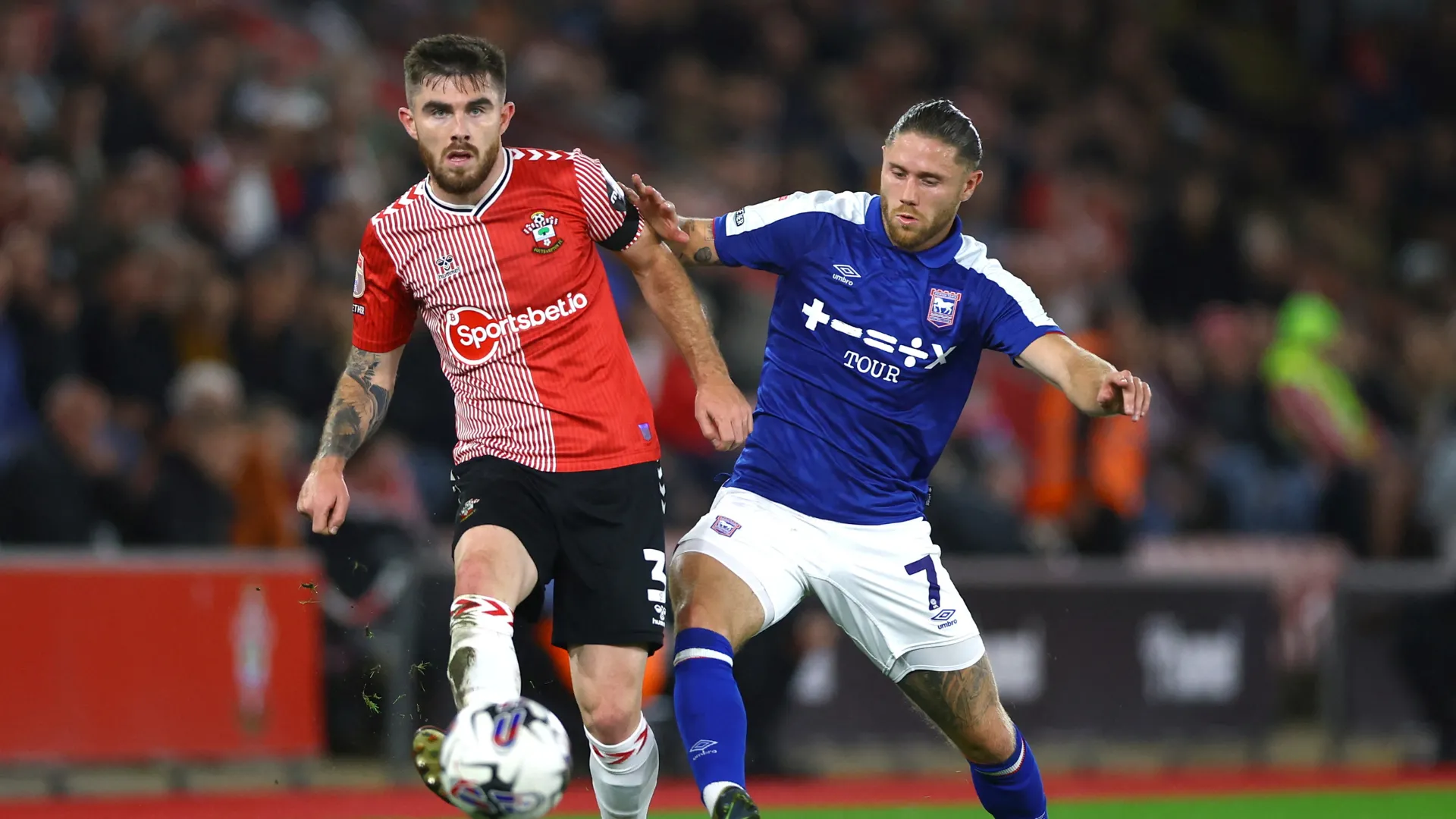 Wes Burns trong những ngày rực rỡ cùng Ipswich, rồi tạm lùi vì chấn thương dài hạn