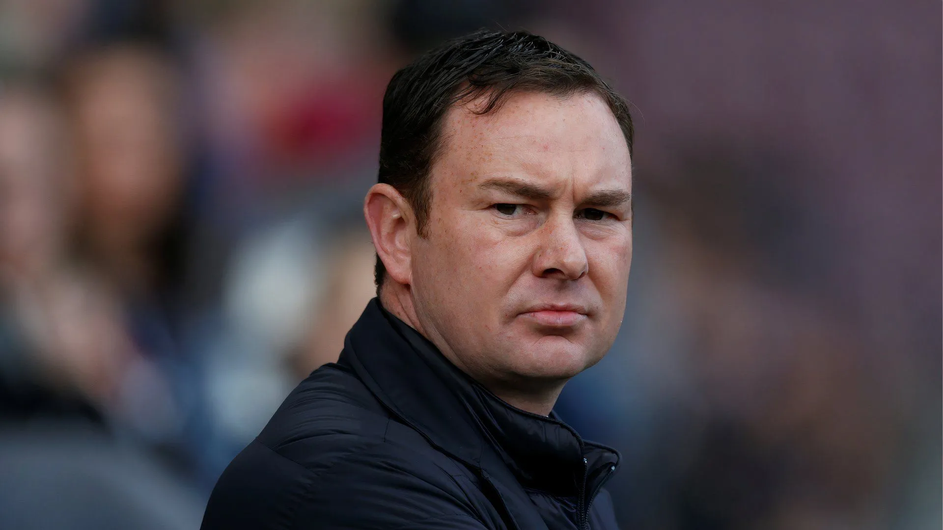 Bradford City - Derek Adams dạy dỗ đội tuyển của mình trong trận đấu kịch tính