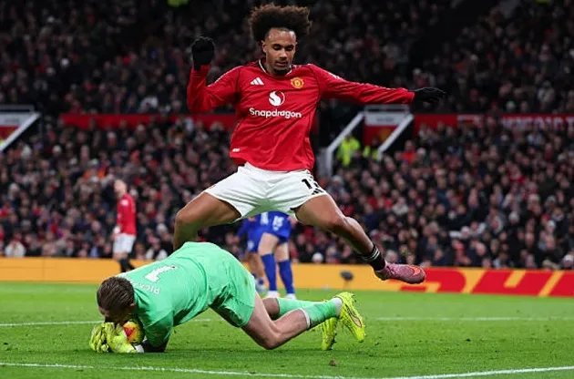 Joshua Zirkzee – 6.3/10 điểm: Thi đấu mờ nhạt nhất, chủ yếu gây chú ý với pha tranh cãi cùng Tarkowski và cú đánh đầu bị Pickford cản phá ngoạn mục