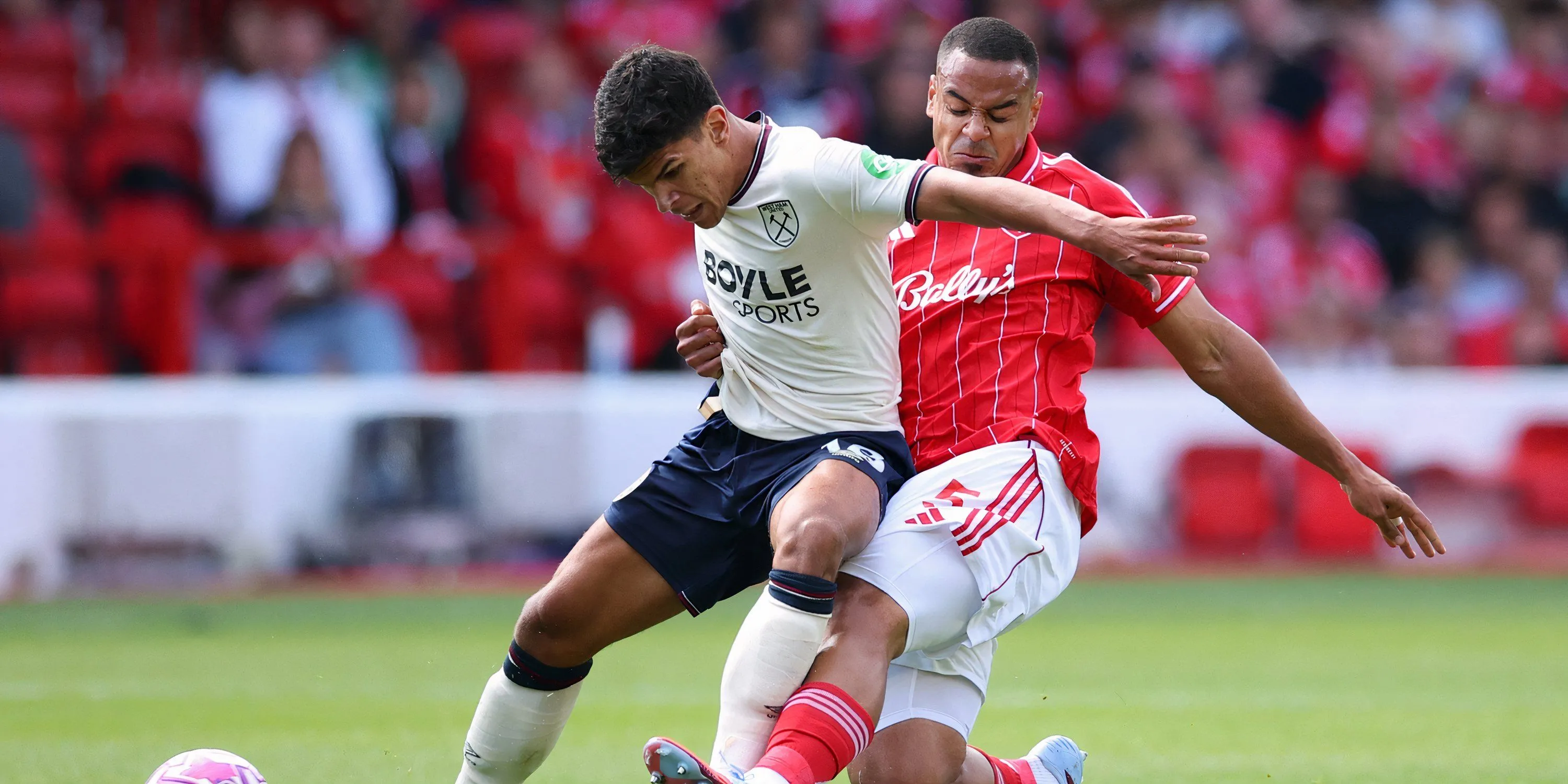 Mateus Fernandes trong màu áo West Ham, sẵn sàng cạnh tranh với Newcastle