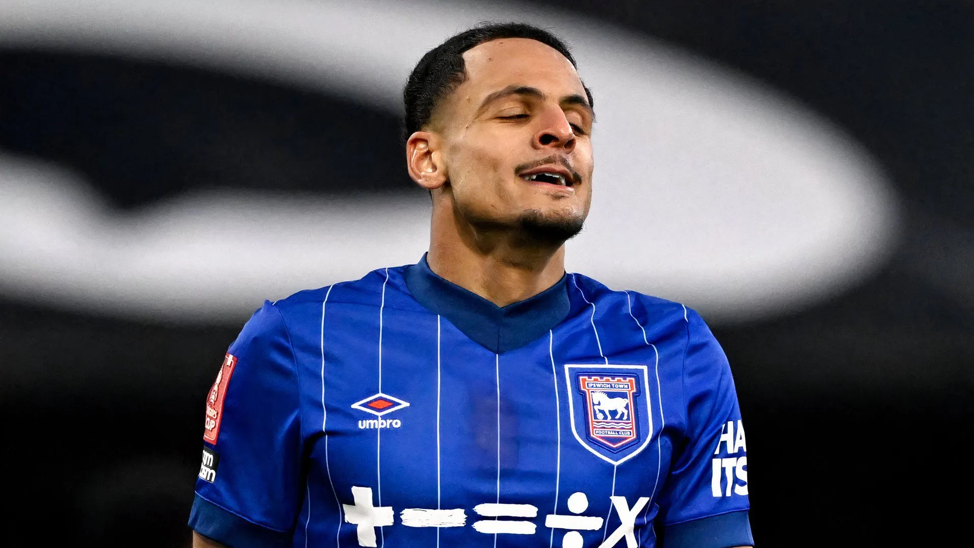 Sân Kenilworth Road - nơi hy vọng của Ali Al-Hamadi sẽ được khơi dậy dưới sự dẫn dắt của Jack Wilshere